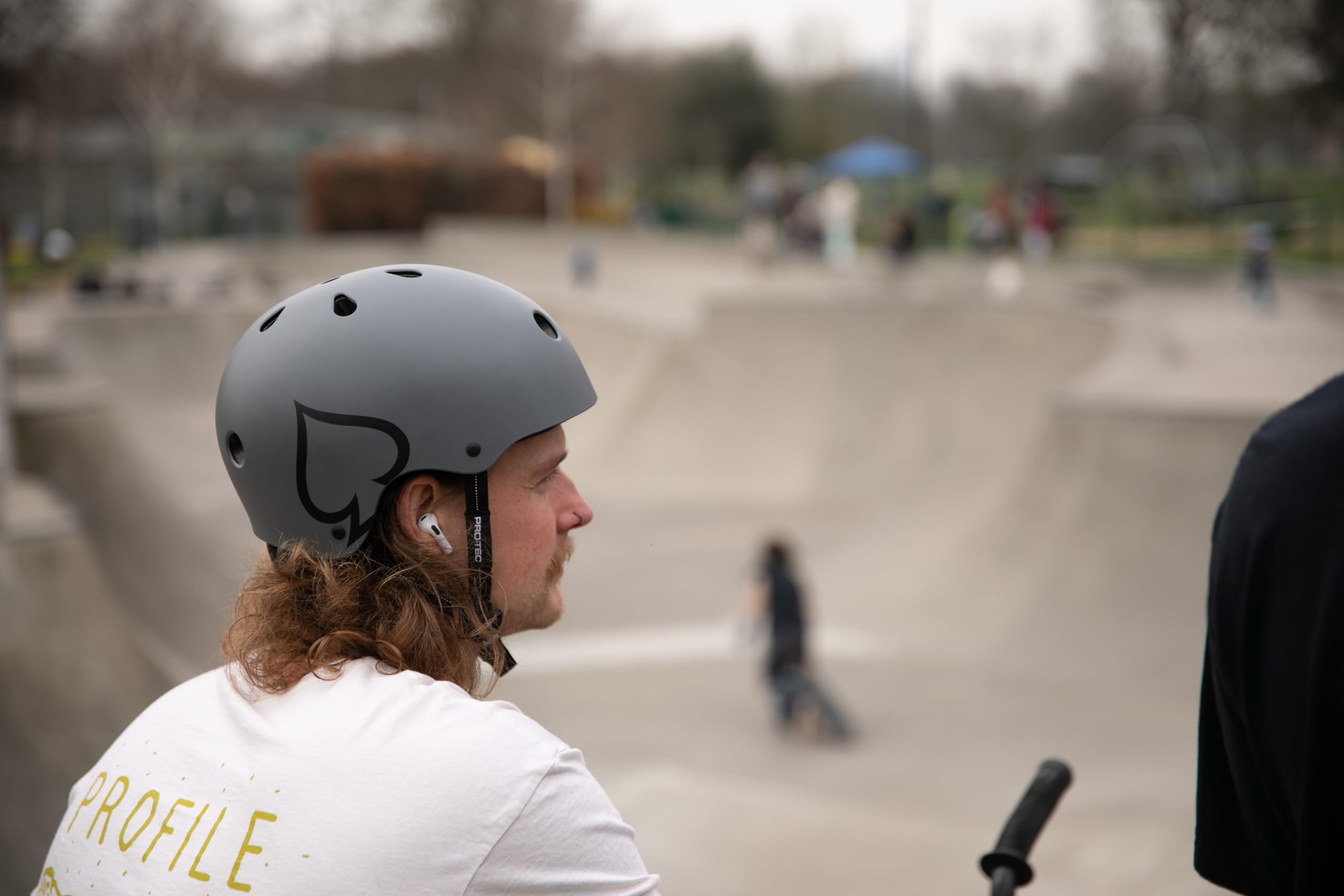 Pro-Tec Low Pro Certified - Casco de monopatín, Ideal para monopatín, Ciclismo, BMX y Patinaje sobre Ruedas, Talla L XL, Color Gris Mate | Cascos de patinaje y patineta