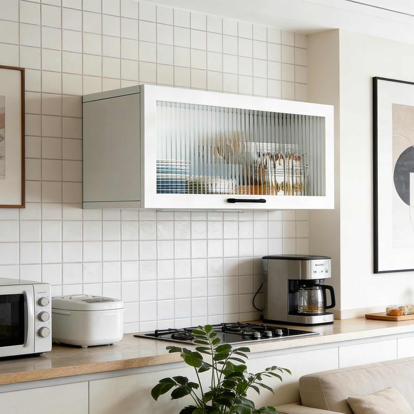 Vitrina de cristal de pared para solucionar la falta de espacio en baño y cocina
