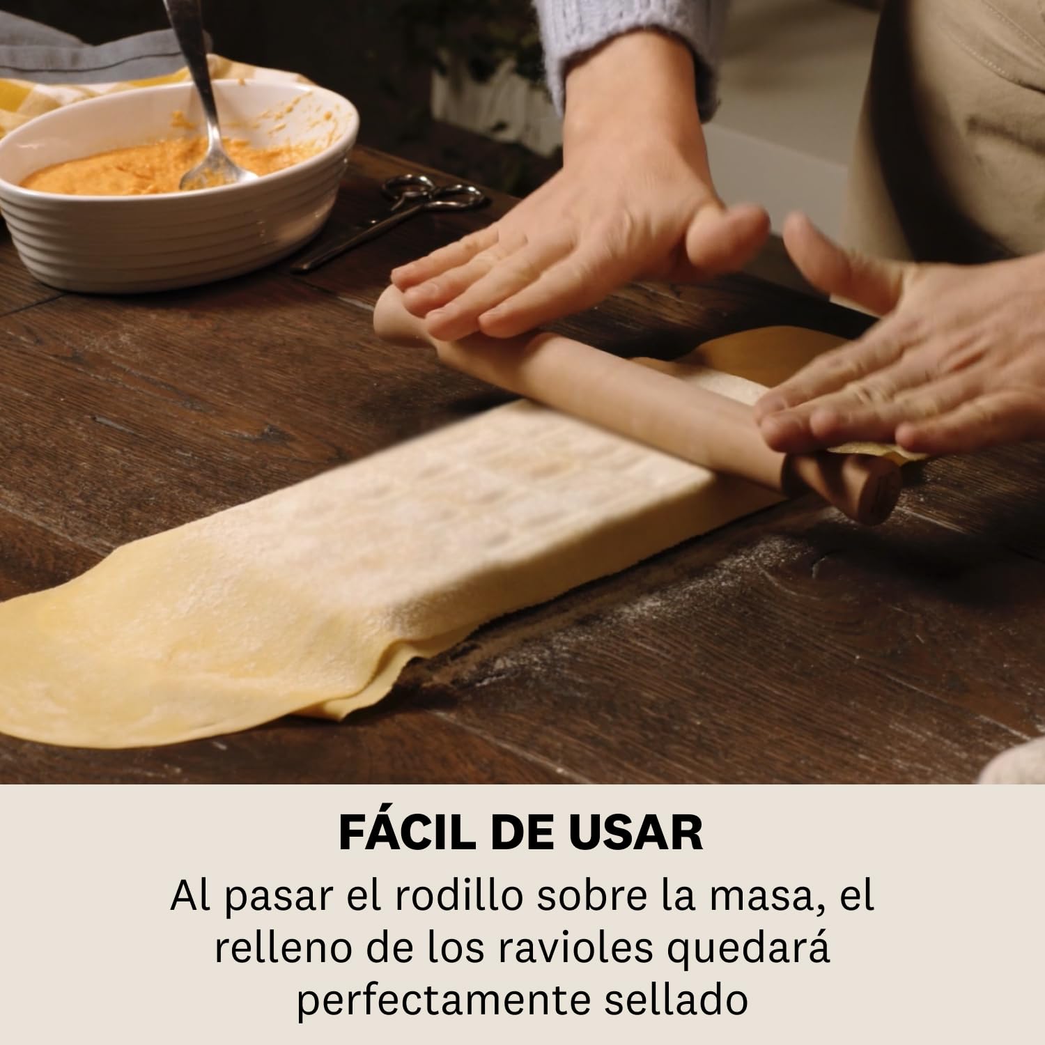 Marcato Molde para Raviolis, Máquina para Raviolis, Formas para Raviolis Caseros, Corte Redondo de 40 mm, Espacio para Relleno Abundante, Procesa 24 Raviolis al mismo tiempo.