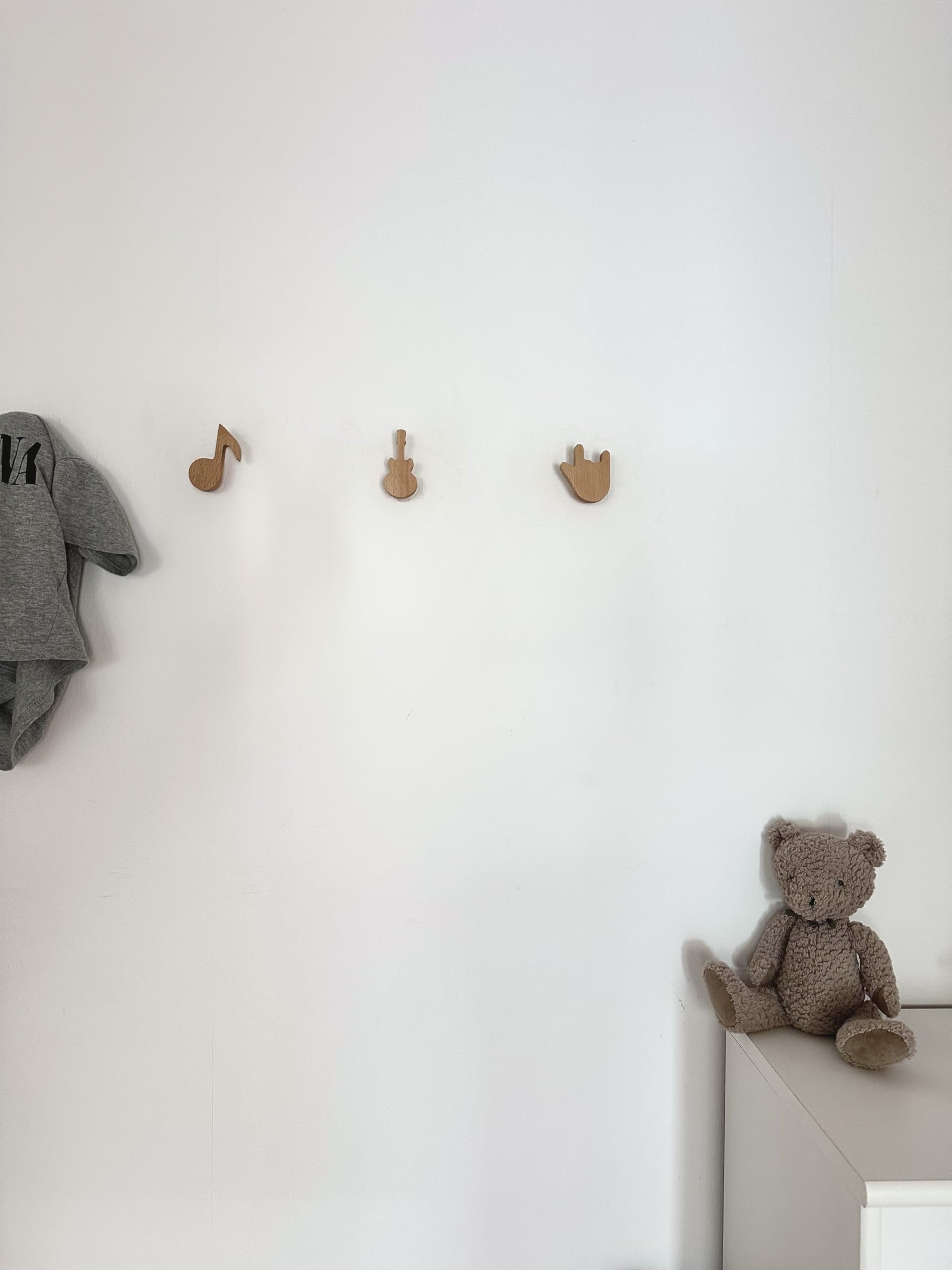 Noti Perchero Infantil Pared Madera Juego de 3 Percheros Infantiles | Colgador infantil pared en madera; diseño de notas musicales con bordes redondeados, ideal para chaquetas.