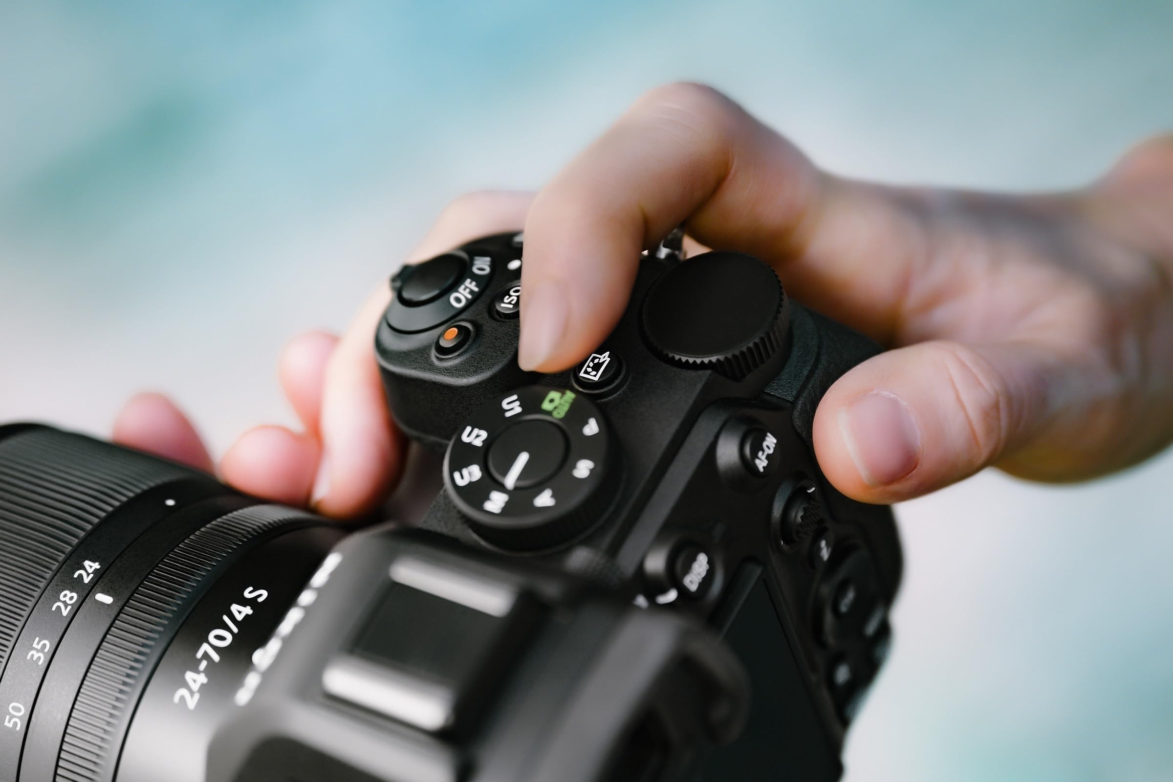 Nikon Z5II Kit Z 24-200 mm 1:4-6.3 VR (Vollformat, 24.5MP, Sensor-Shift-Bildstabilisator (5 Achsen), Motiverkennung, 3D Tracking, kostenloser Cloudservice)