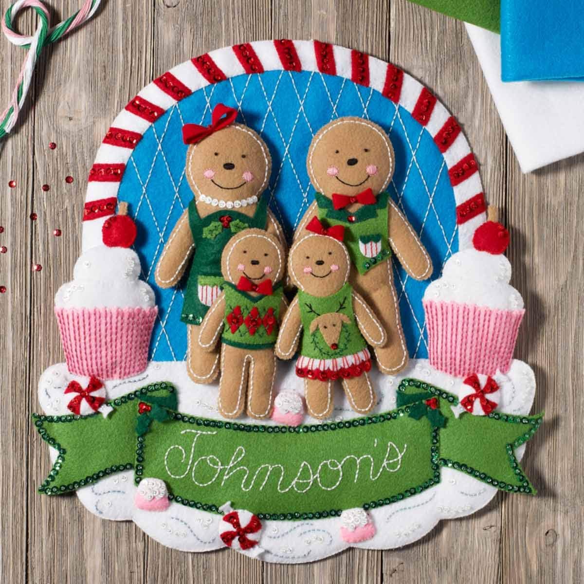 BUCILLA 86835 Gingerbread Family Wallhanging Kit
