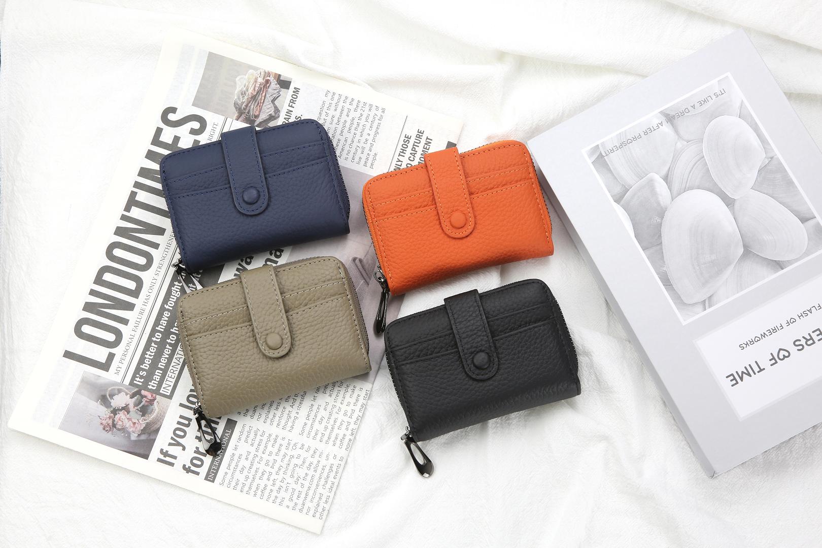 ILIYAH Étui Portefeuille De Voyage En Cuir PU Avec Blocage RFID Et Fente Pour Cartes Et Sangle élastique, Mg Bleu Grisâtre, Minimaliste