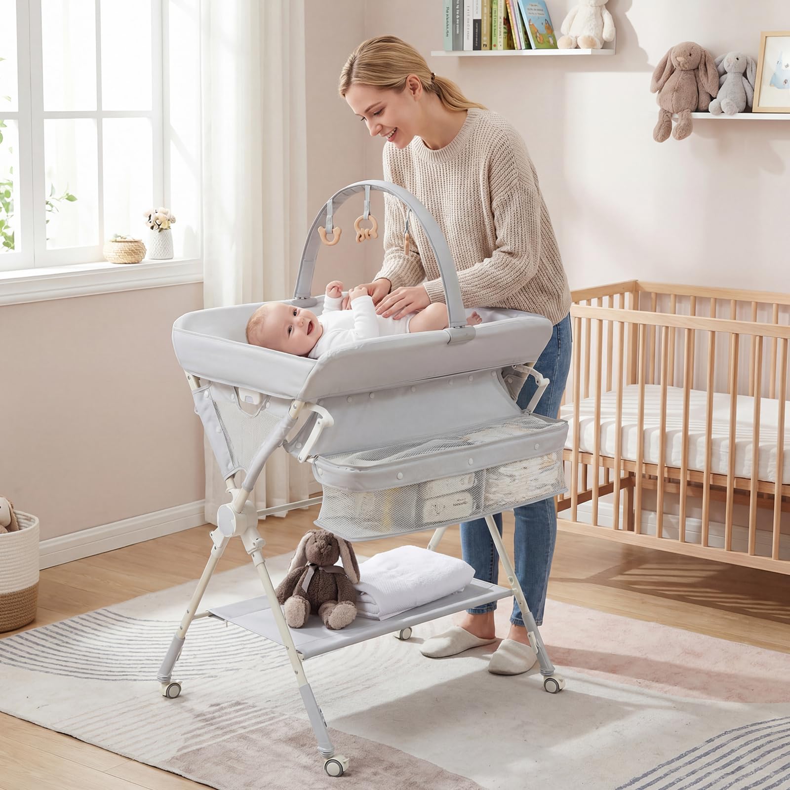 COSTWAY Fasciatoio Pieghevole per Bambini, Fasciatoio Portatile con Ruote, Altezza Regolabile, Piattaforma Rimovibile, con Barra Giocattoli, Stendino, Misuratore, Cestini, Portata 25 kg