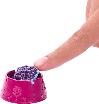 Mattel Disney Karlar Ülkesi Anna Bebek ve Yavru Kurt Figürü, yavru kurdun yatağı ve battaniyesi dahil 4 aksesuar, JFG17