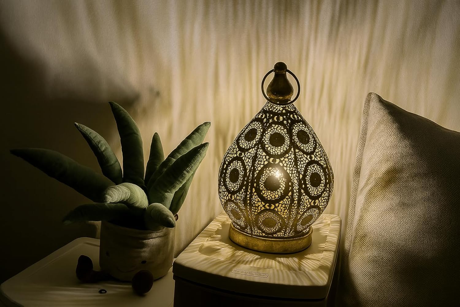 Moroccan Mosaic Table Lamp Metal Turkish Moroccan Handmade Mosaic Bedside Lamp Vintage Nightstand Lamp for Bedroom Living Room Home Decor, Size 11" H x7.5 D