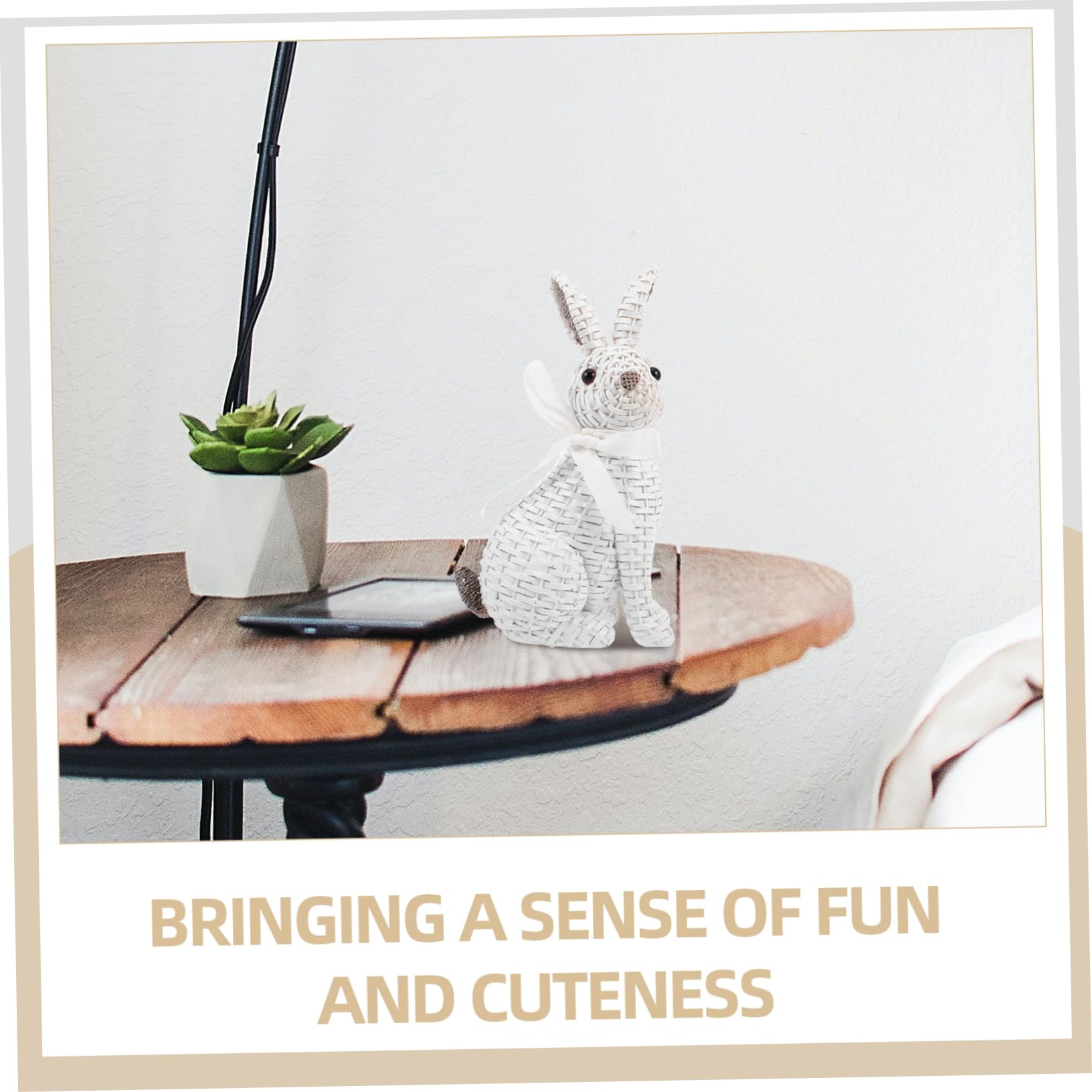 BESTOYARD Figura de Conejo de Pascua en Resina Color Claro con Lazo, Decoración Versátil para Jardín y Hogar en Estilo Europeo, Adecuado para Ambientar Espacios Infantiles