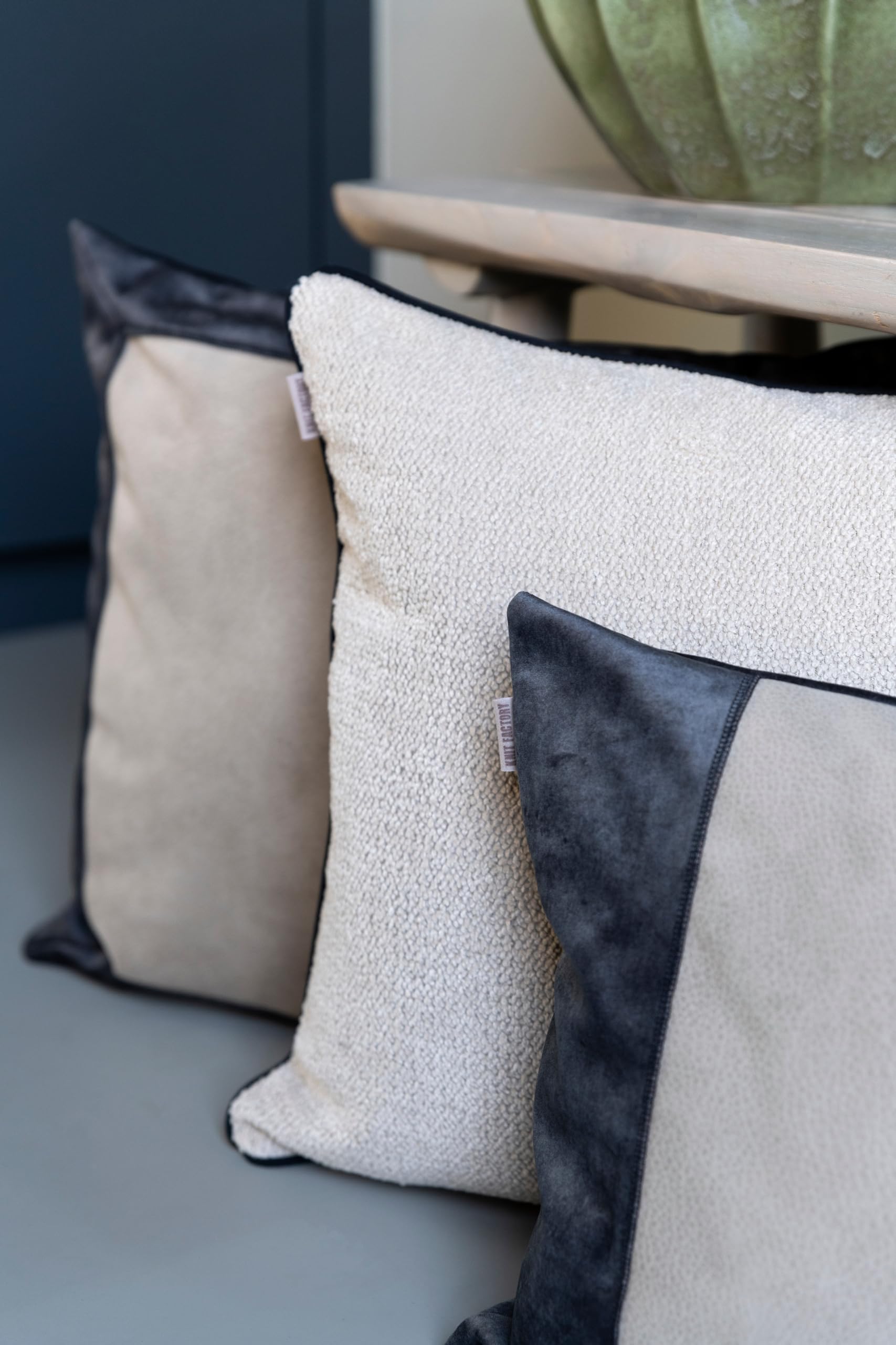 KNIT FACTORY - Cezan Rechteckiges Zierkissen - Leinen - 60x40 cm | Sofakissen mit Füllung und Bezug - Couchkissen - Zierkissen - Dekokissen - Moderner Wohnstil