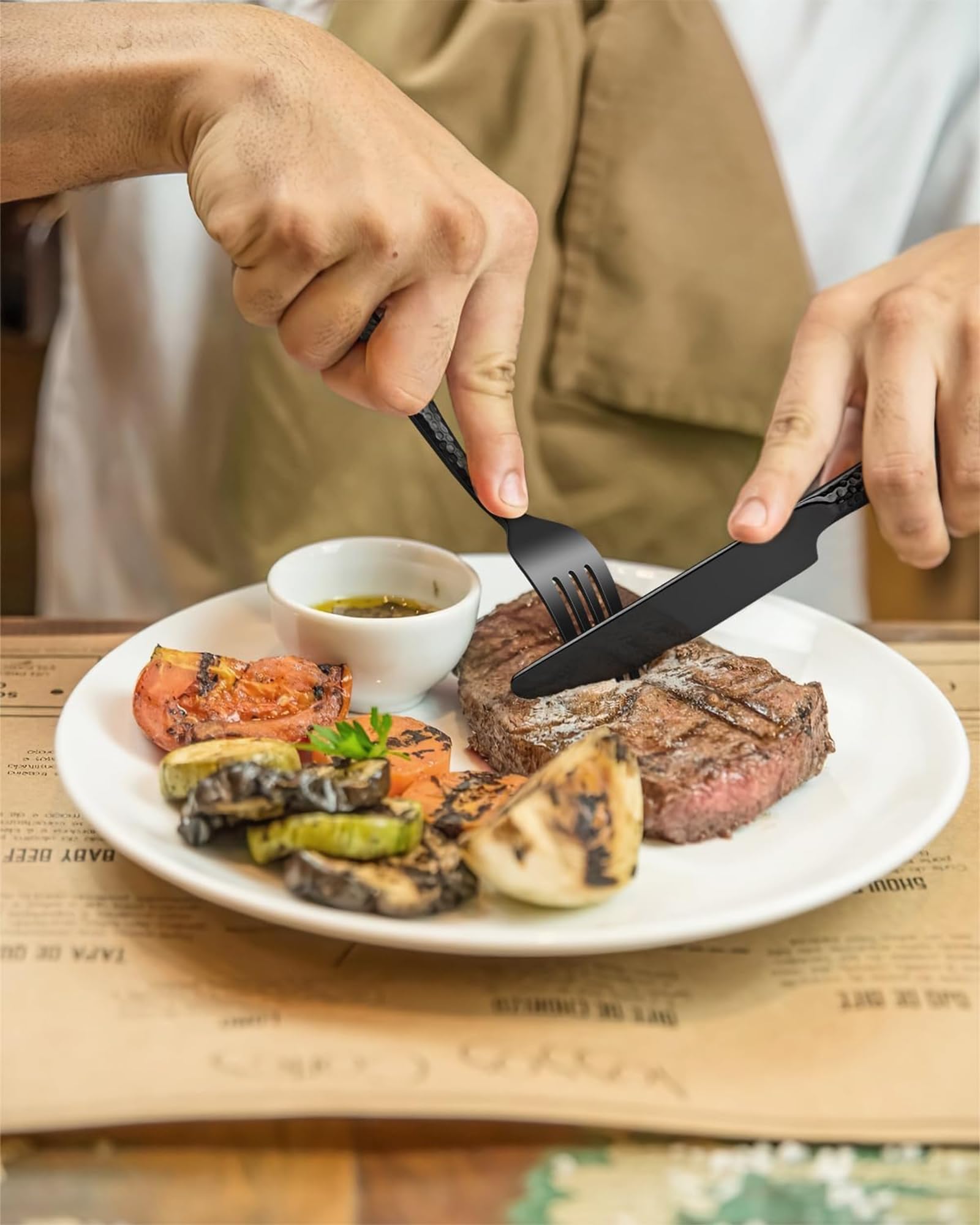 Schwarz Gehämmertes Besteckset, 24-teiliges Hochleistungs-Besteckset aus Edelstahl für 6 Personen, Besteckset in Lebensmittelqualität, Spiegelutensiliensets für das Restaurant zu Hause