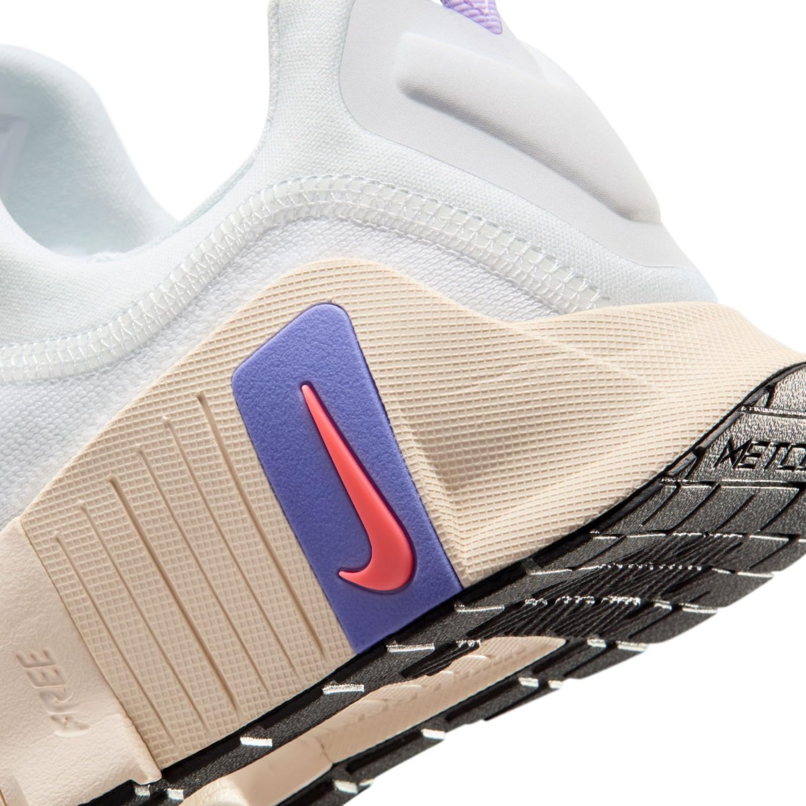 Nike Free Metcon 6 Scarpe da allenamento da donna (bianco/viola nebbia/gesso/lava calda)