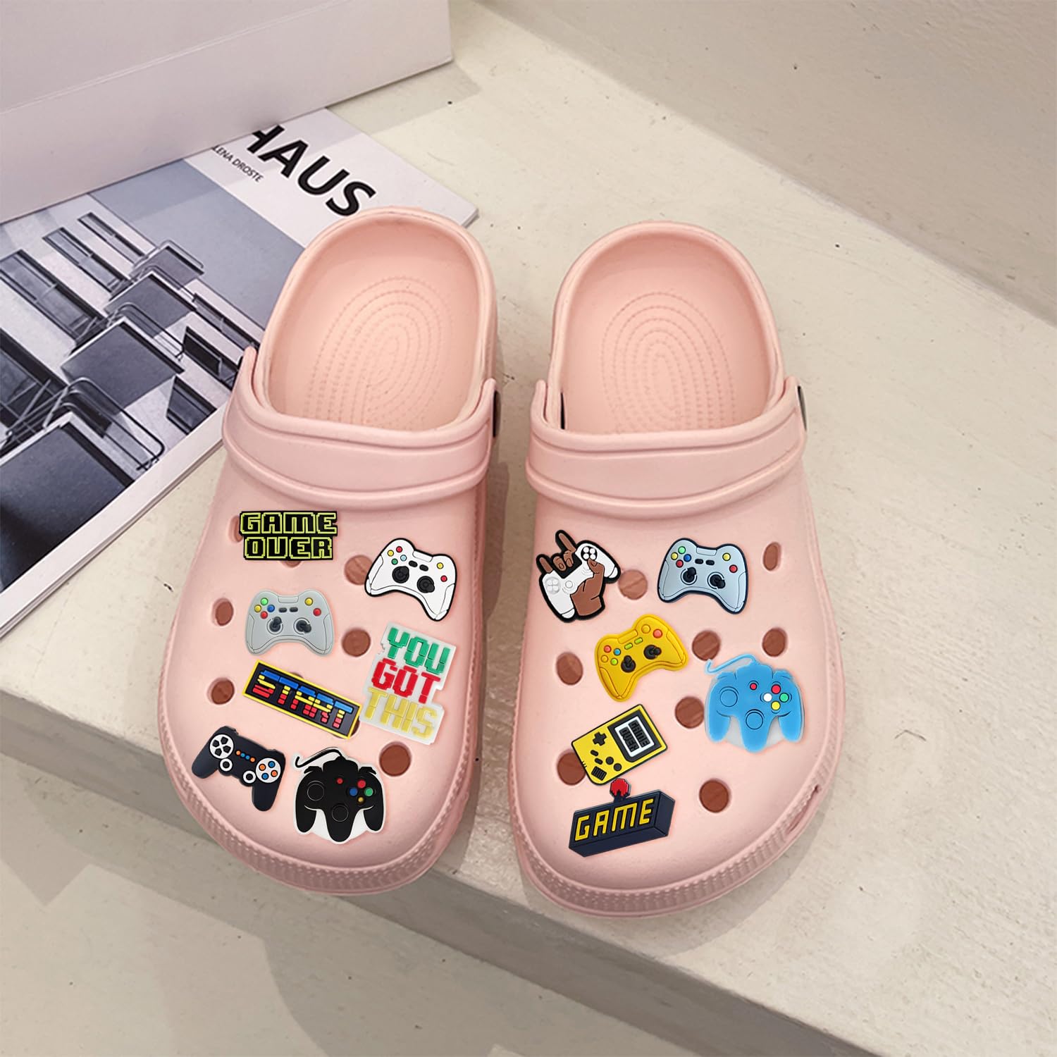 17 akcesoriów do butów DIY, klipsy z kontrolerem do gier, uroczy wzór kreskowy, zdejmowany zestaw Crocs, kreatywne akcesoria