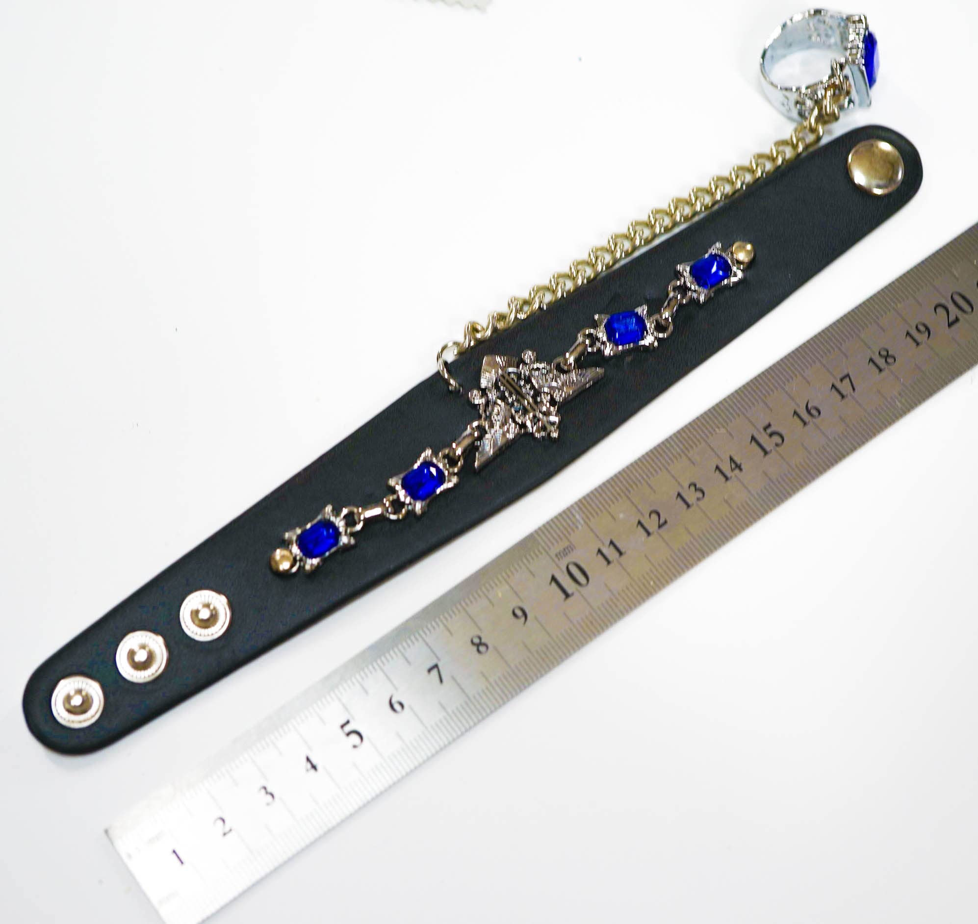 Amazon.co.jp: 腕輪 黒執事 シエル ブレスレット アクセサリー 紋章 皮