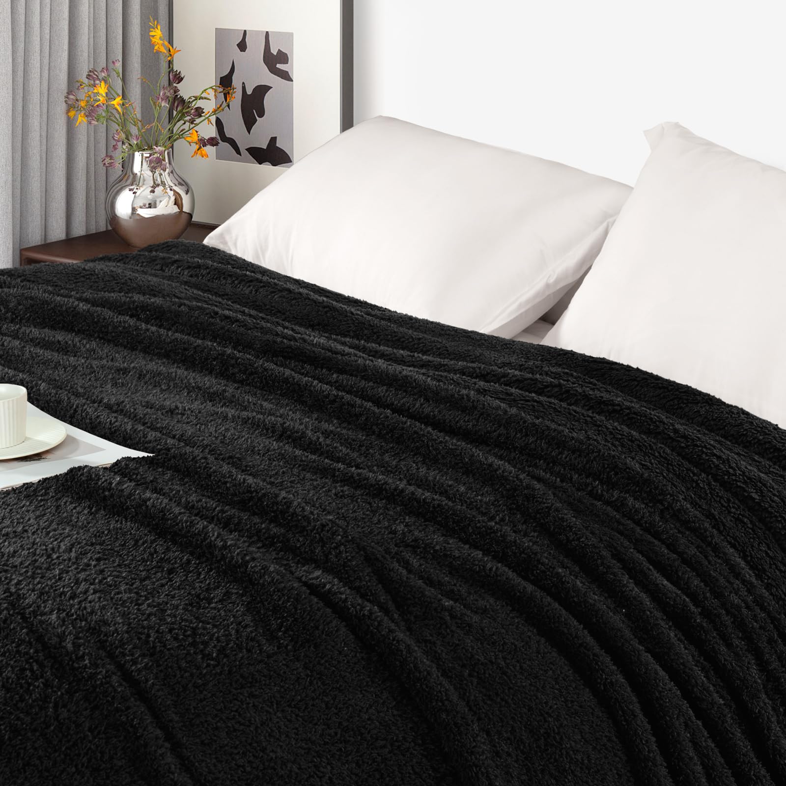 Exclusivo Mezcla Fleece Throw Blanket for Sofa Couch Soft Lightweight and Fluffy Bed Blankets - Image 4