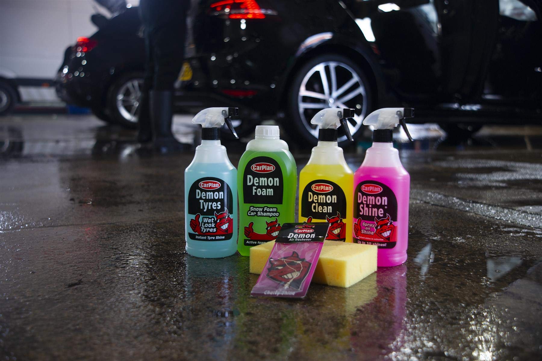 CarPlan Demon Kit d’Entretien Auto 7 Pièces – Shampooing Voiture, Nettoyant Jantes, Nettoyant Intérieur, Lustrant Pneus, Spray Brillance, Éponge et Désodorisant Voiture