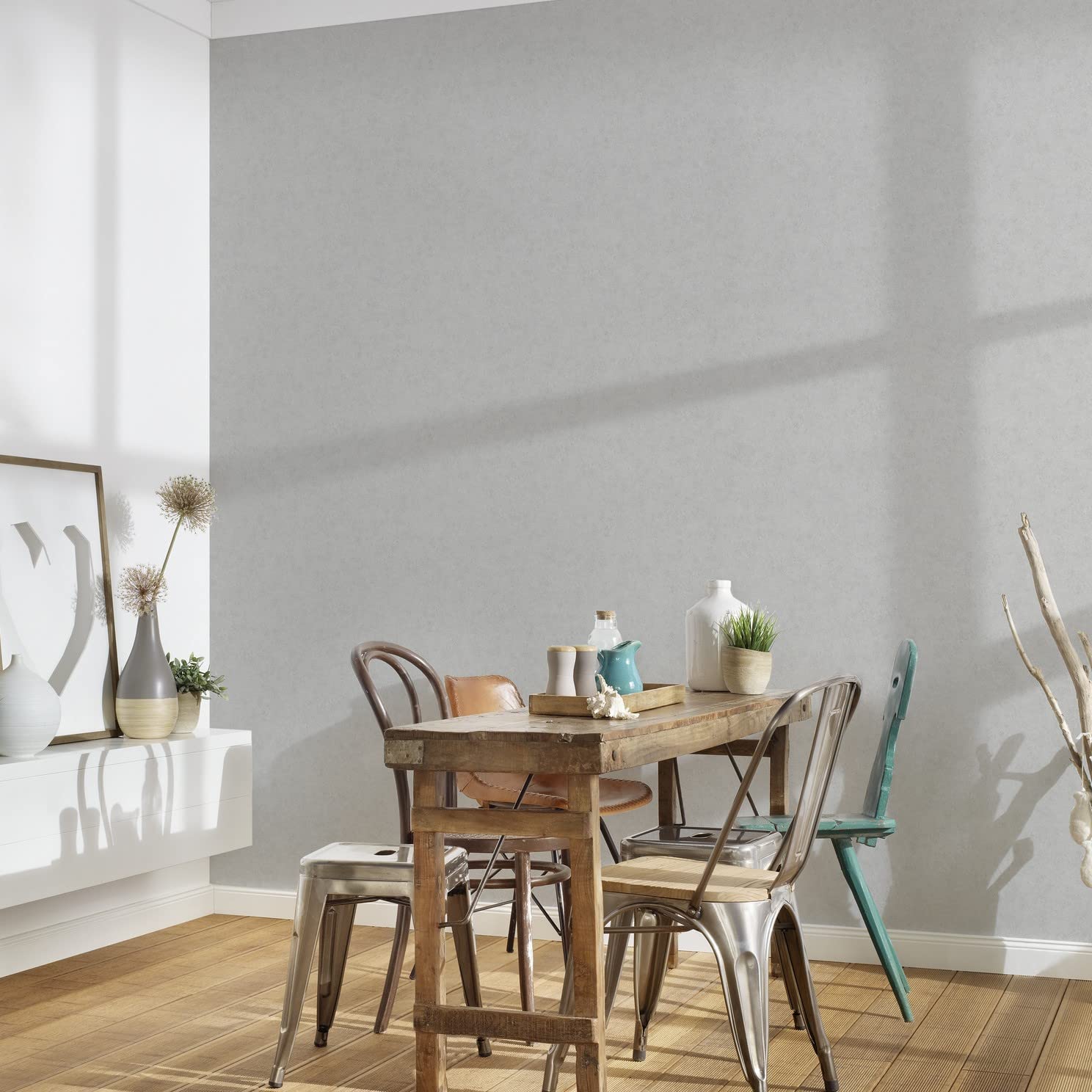 Papier peint intissé uni gris pour masquer les défauts du mur