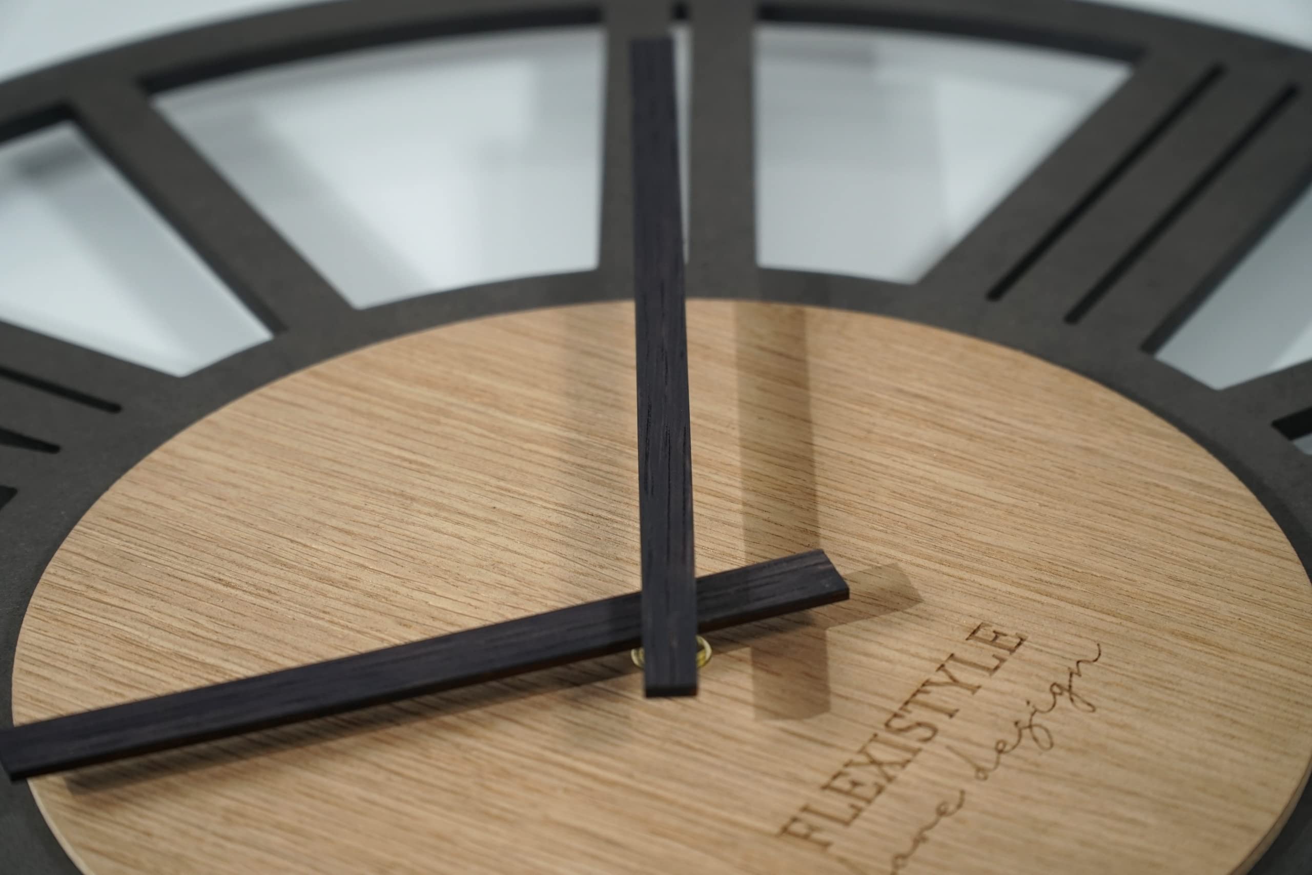 FLEXISTYLE Wanduhr groß Adulto 50cm Durchmesser LOFT aus Holz Eiche ohne tickgeräusche Wohnzimmer (Schwarz/Eiche), z219-1/1ad-d9-x 50cm Made in EU