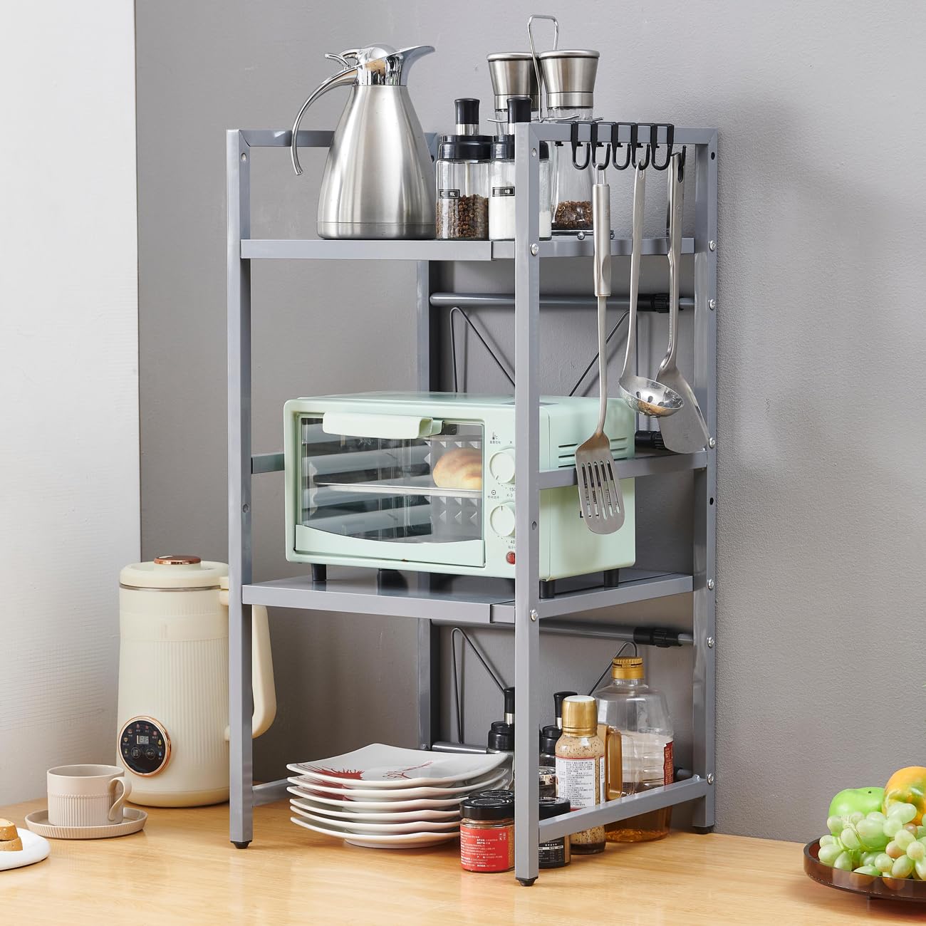Scaffale espandibile per forno a microonde, organizer telescopico da cucina con 6 ganci, autoportante regolabile, resistente supporto per microonde, per pentole e padelle (grigio a 3 livelli)