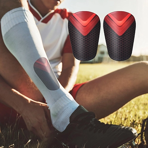 2 mini caneleiras de futebol, equipamento de proteção extra pequeno para mulheres, homens, meninos, meninas, jogadores de futebol (vermelho, preto)