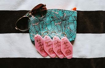 متجر Sorority Pi Beta Phi Vintage Motel Keychain