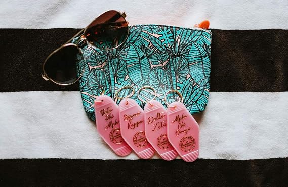 متجر Sorority Pi Beta Phi Vintage Motel Keychain