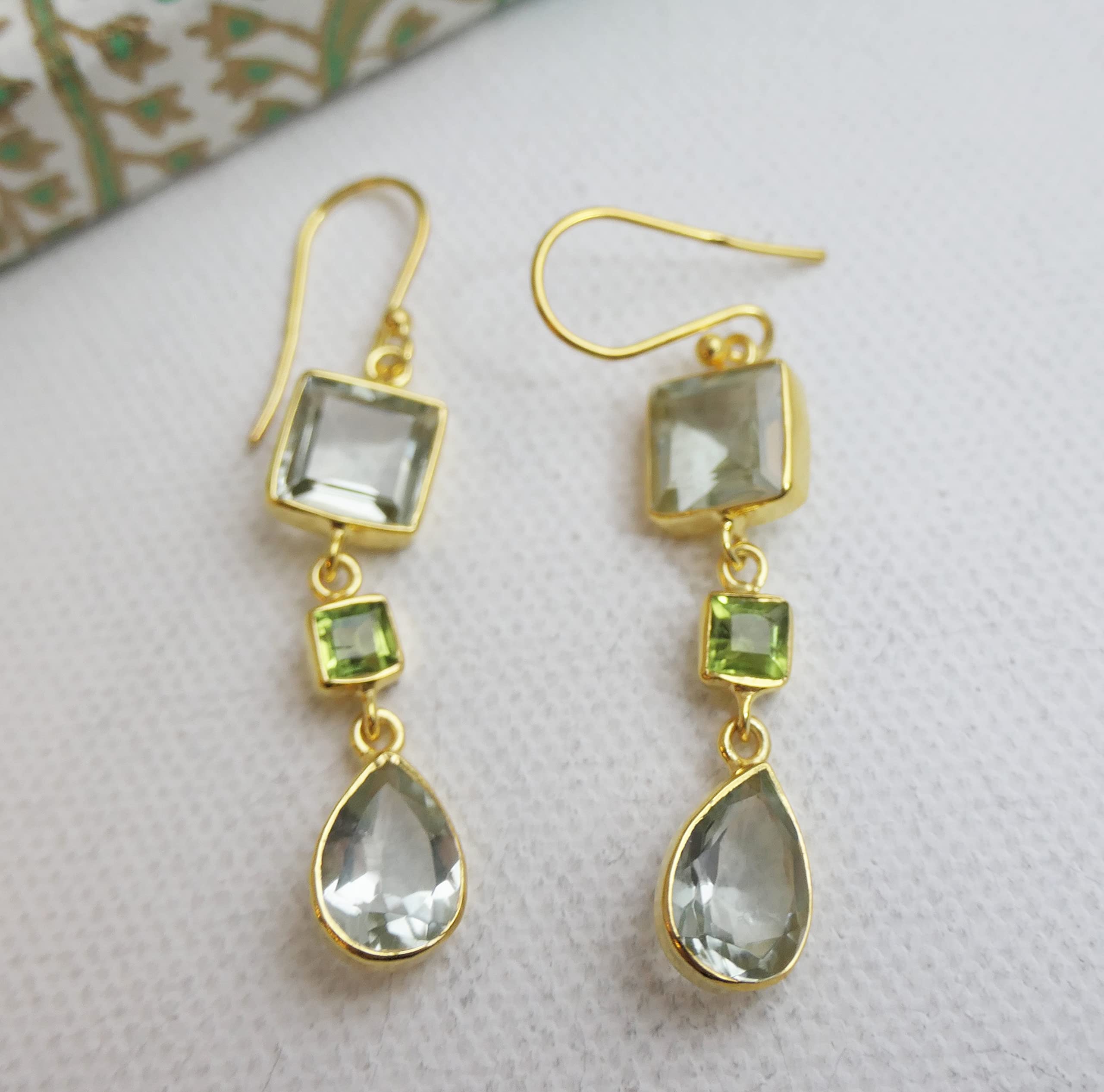 Pendientes de plata de ley 925 con baño de oro y amatista verde y peridoto
