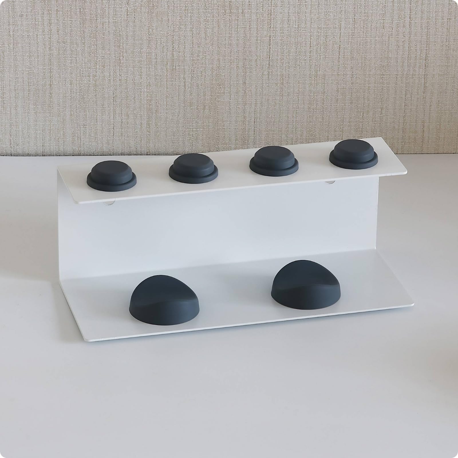 Soporte para Secador de Pelo Soporte de Accesorios Estante de Dos Pisos Base Plana y Repisa Inclinada en Metal Facilita Acceso a Barriles y Cepillos , 4 Agujeros