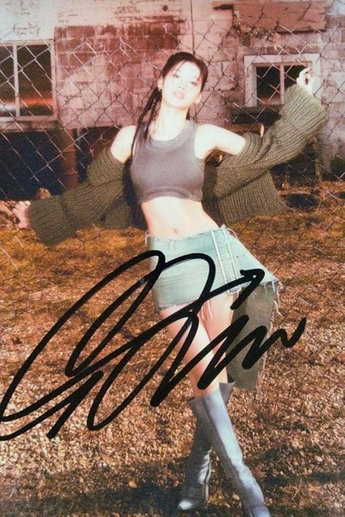 Amazon.co.jp: サナ直筆サイン入り2Lサイズ写真…SANA…TWICE…⑮ : Hobbies