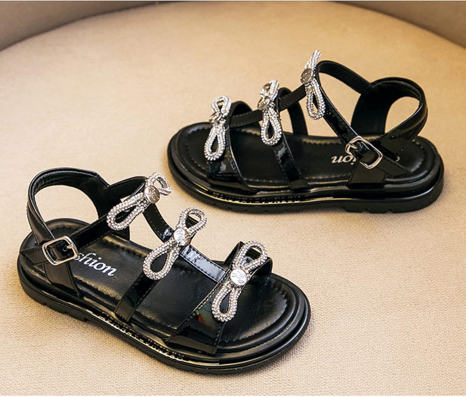 人気の新作 ガールズシューズ 女の子 ストラップサンダル ビジュー付き ぺたんこ コンフォート 夏用 白 子供靴 ベビーシューズ キッズサンダル 3色 可愛い ベルト ビジュー付き ガールズシューズ 女の子 ストラップサンダル キッズ ジュニアシューズ Www Ksc Kcf Org