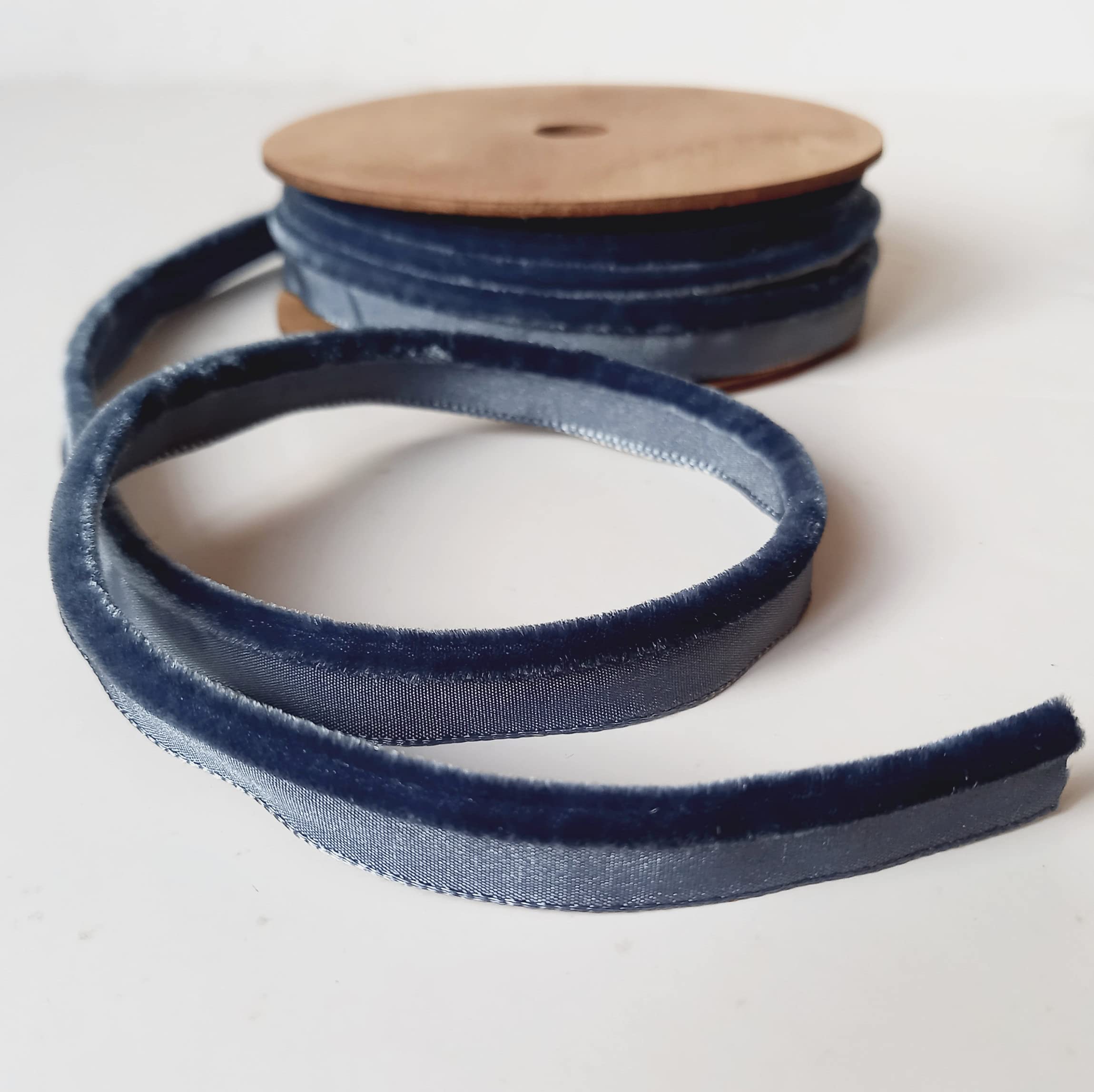 Velvet Insert Piping Cord 5mm Diameter – Sold by the metre (Light Denim Blue)