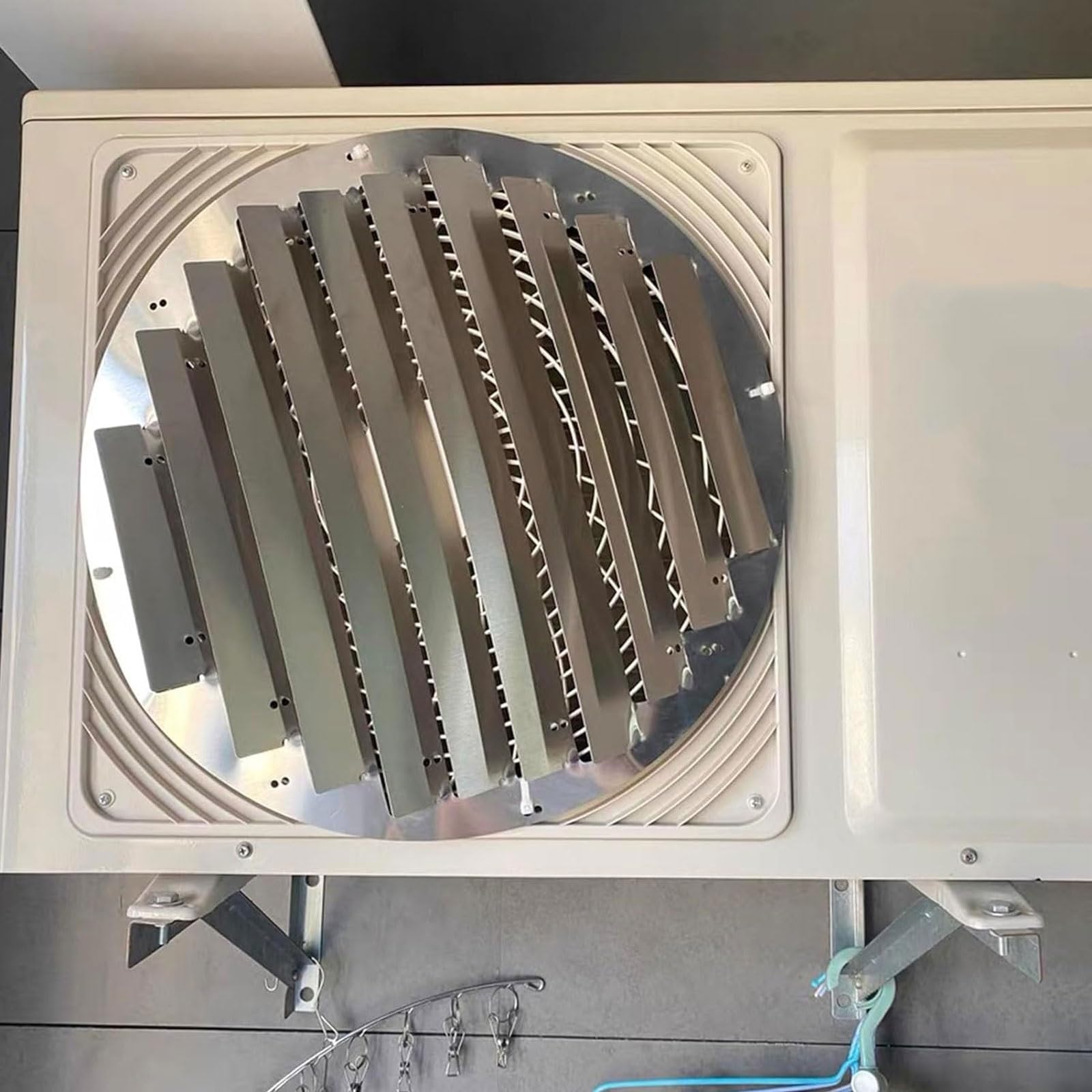Deflettore d'aria in acciaio inox per unità esterna di condizionatore – Modello rotondo anti-soffiaggio per cambiare la direzione dell'aria (58 cm)