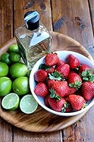 Vista 3 de Margarita Man Concentrado de mezcla de margarita de fresa y daiquiri Botella de 64 onzas, hace 56 bebidas Granizado de fresa Barras