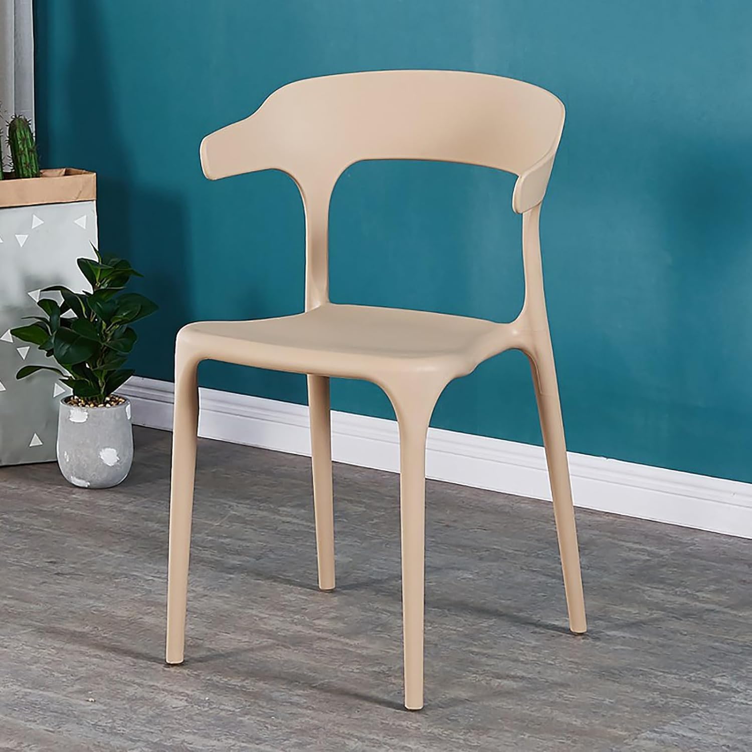 Chaise de salle à manger empilable en plastique portable supportant 300 kg