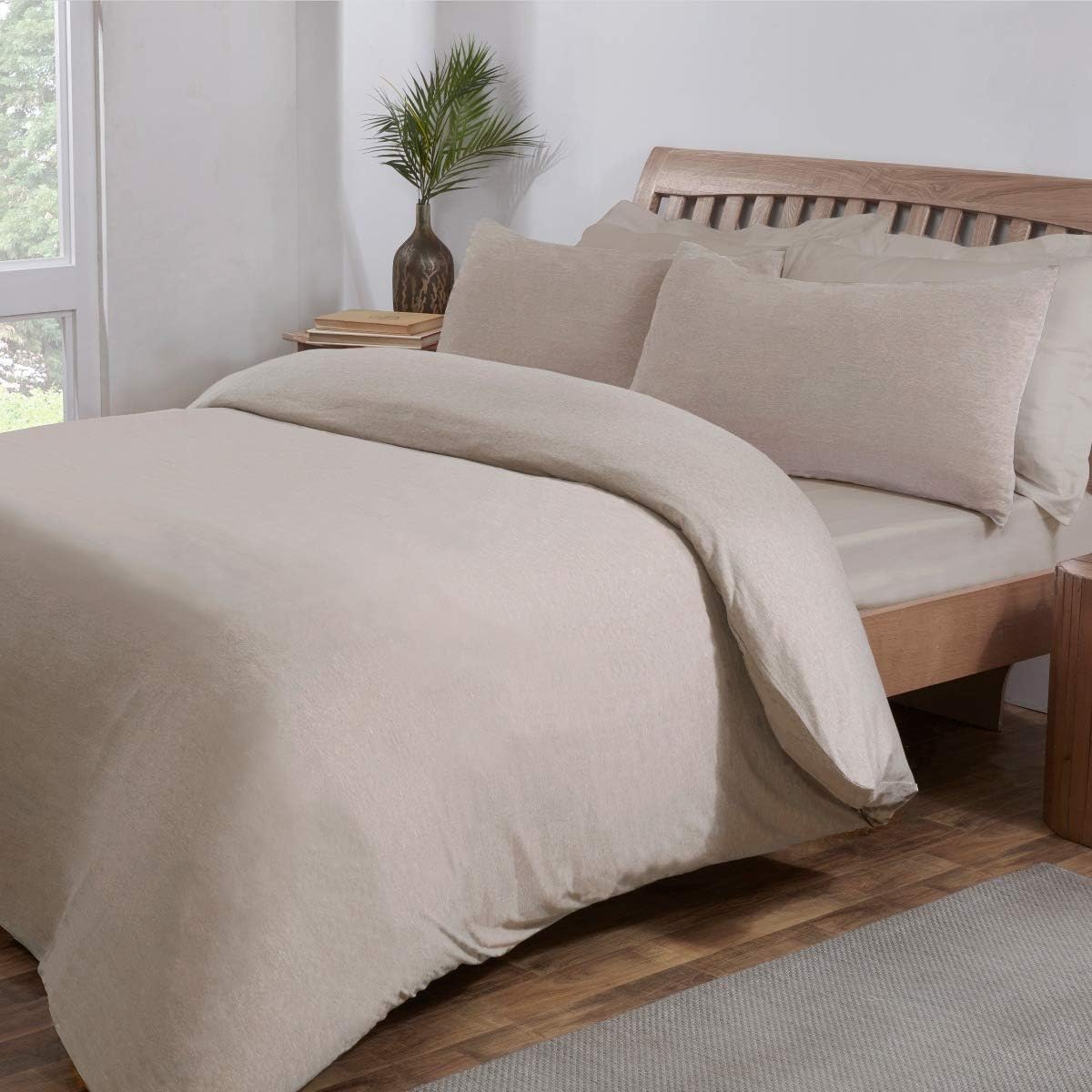 AmazonBasics Microfibre Duvet Set, Beige, 135cm x 200cm / 50cm x 80cm
