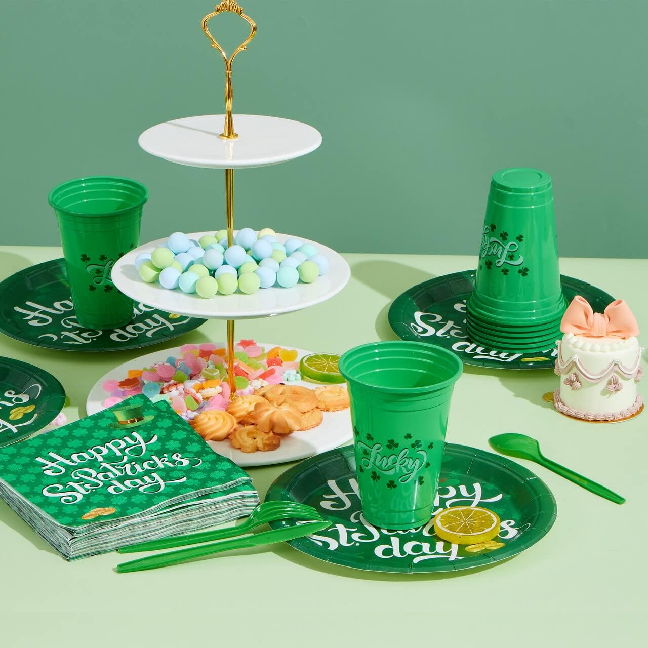 JOYIN 72 Pcs St.Patrick‘s Day 16 oz Cups, Green Disposable Plastic Lucky Clover Cups for Saint Patrick Party Supplies Set, Irish Lucky Day Party Decoration