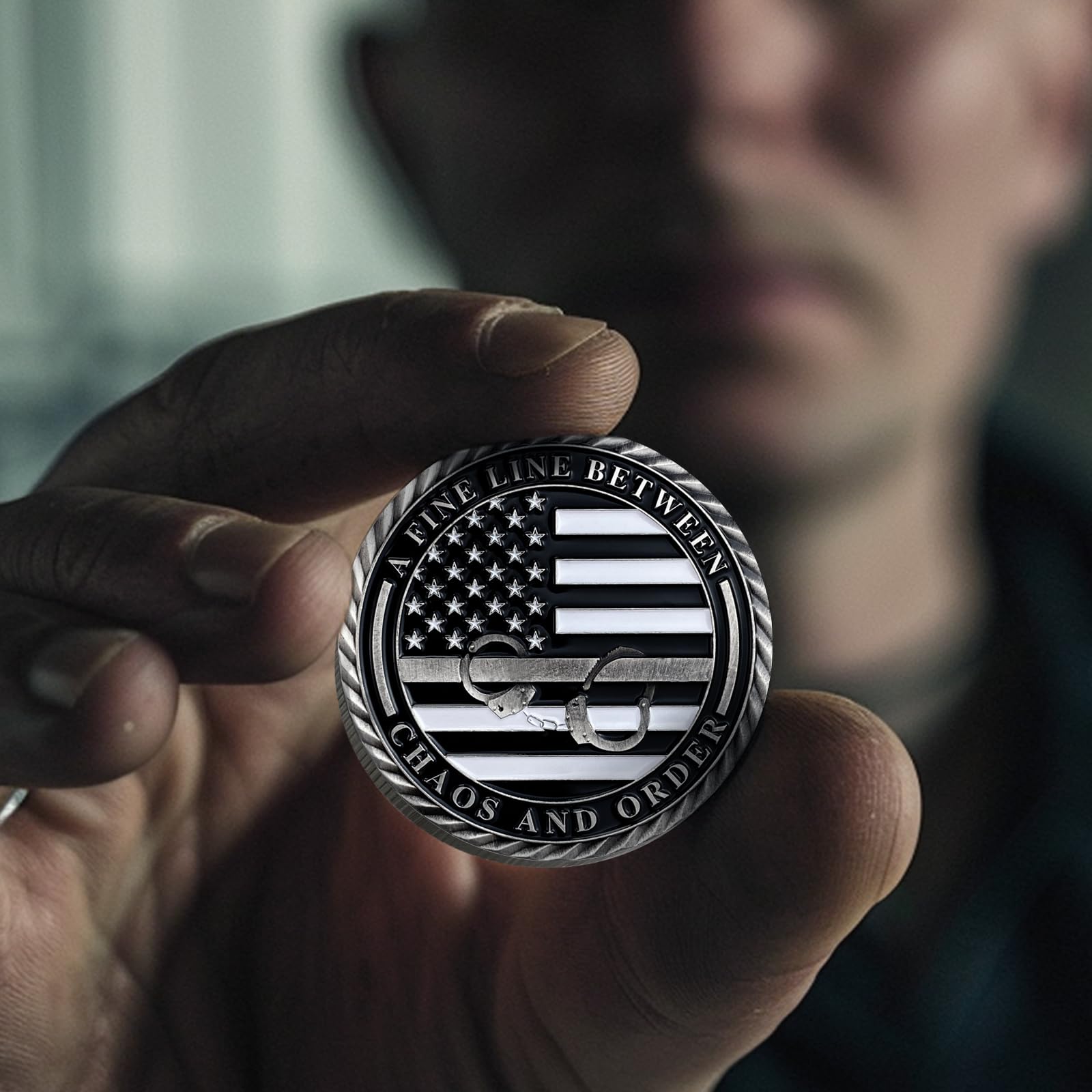 Amazon.co.jp: 繊細な細いグレーラインチャレンジコイン - 矯正官