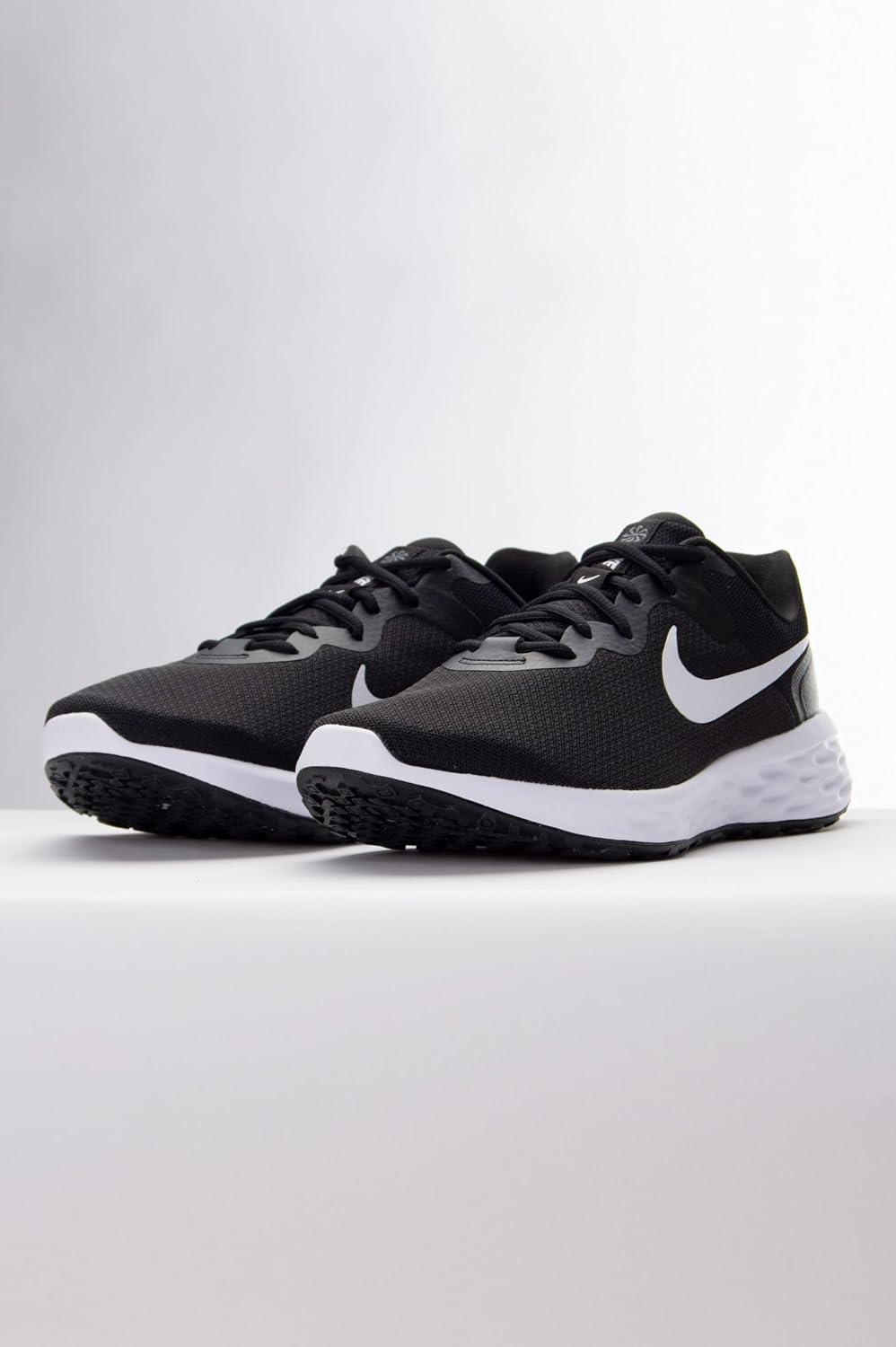 Nike boys Revolution 6 Running Shoes, Black/White, 6 Big Kid