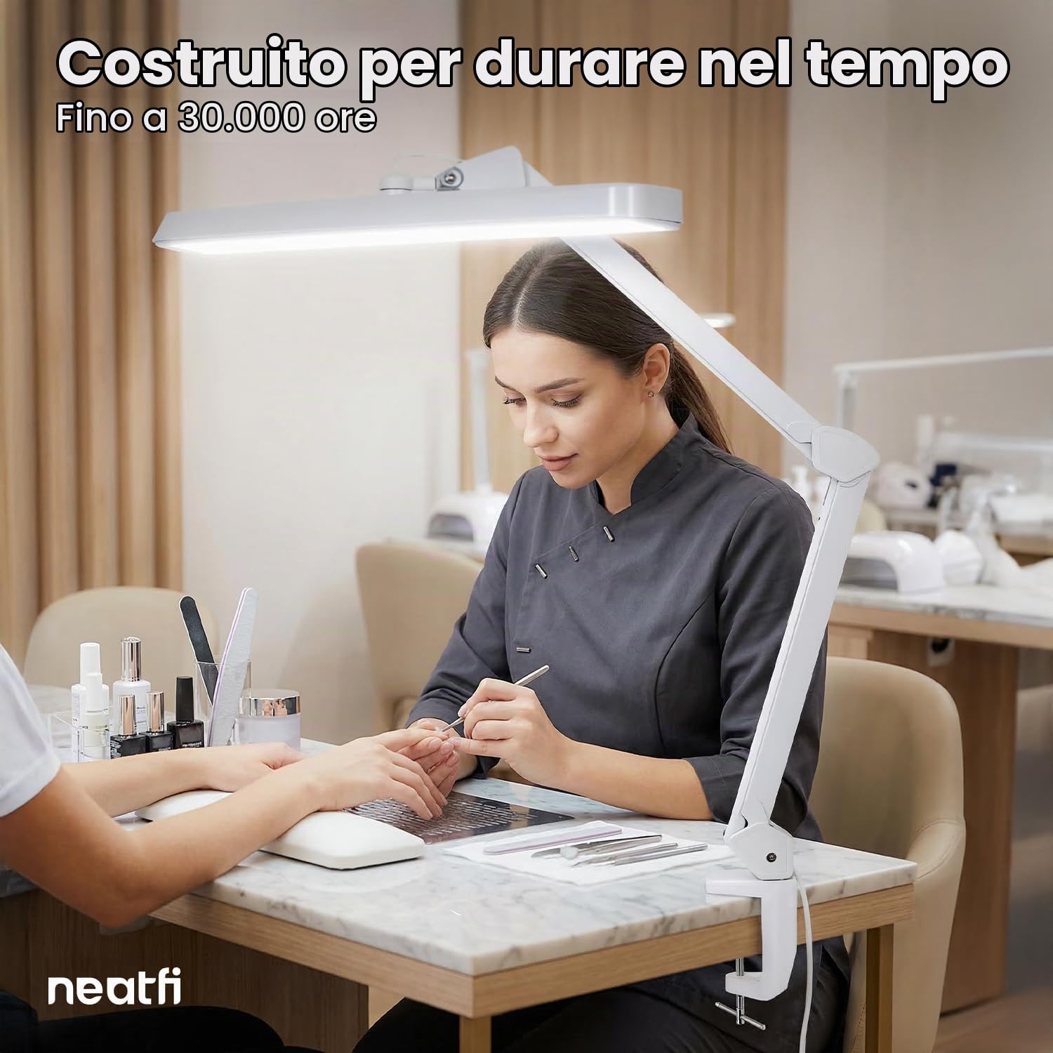 Neatfi XL Lampada da Scrivania LED – Testa da 56 cm | 324 LED SMD | 5 Modalità di Luce | Dimmerabile | Braccio Regolabile con Morsetto | Luce da Tavolo per Casa e Ufficio (Bianco, CCT con morsetto)