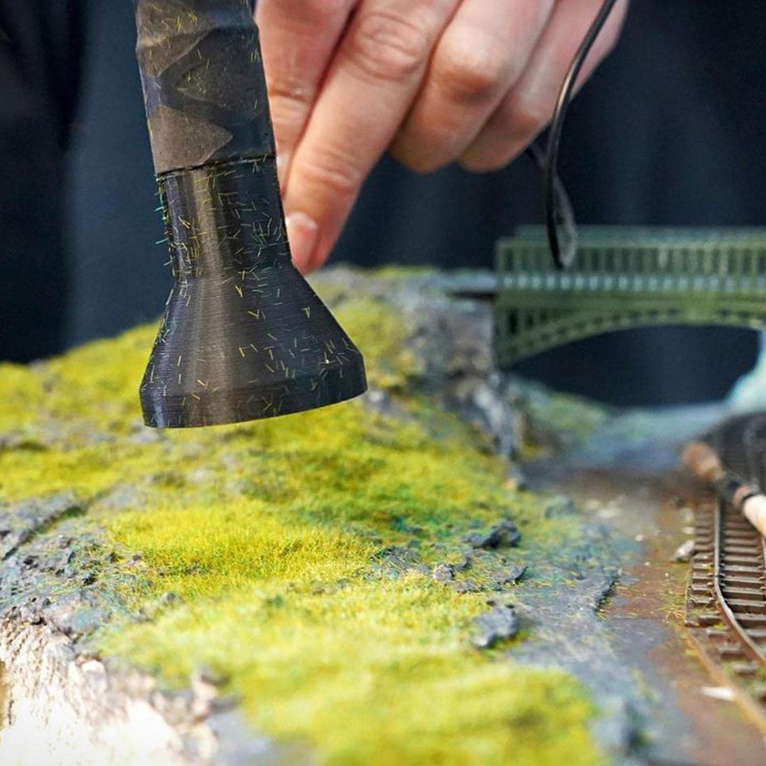 WWScenics Pro Grass Detailer Begrasungsgerät Starter Set - Modellbahn Modellbau Diorama Gelände Gerät Streugras Statische Grasfasern Flocke Landschaftsbau Geländebau