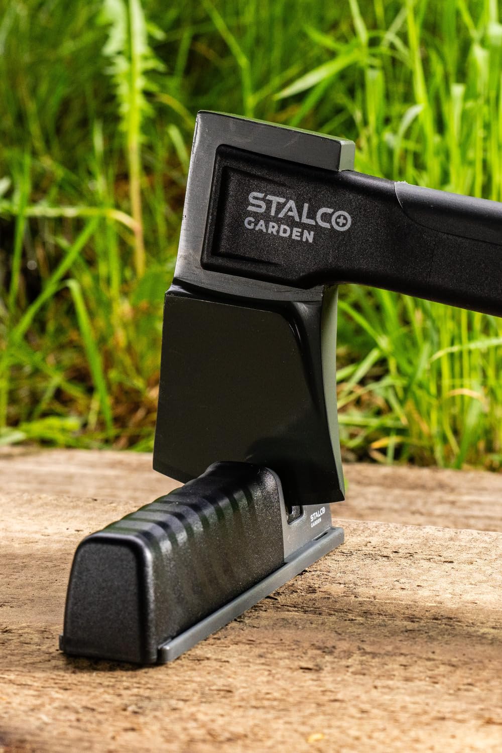 STALCO Garden EXP siekiera rozłupująca – bardzo ciężka siekiera rozłupująca z głowicą ze stali węglowej pokrytą teflonem, trzonkiem z włókna szklanego, antypoślizgowy uchwyt TPE, 71,5 cm