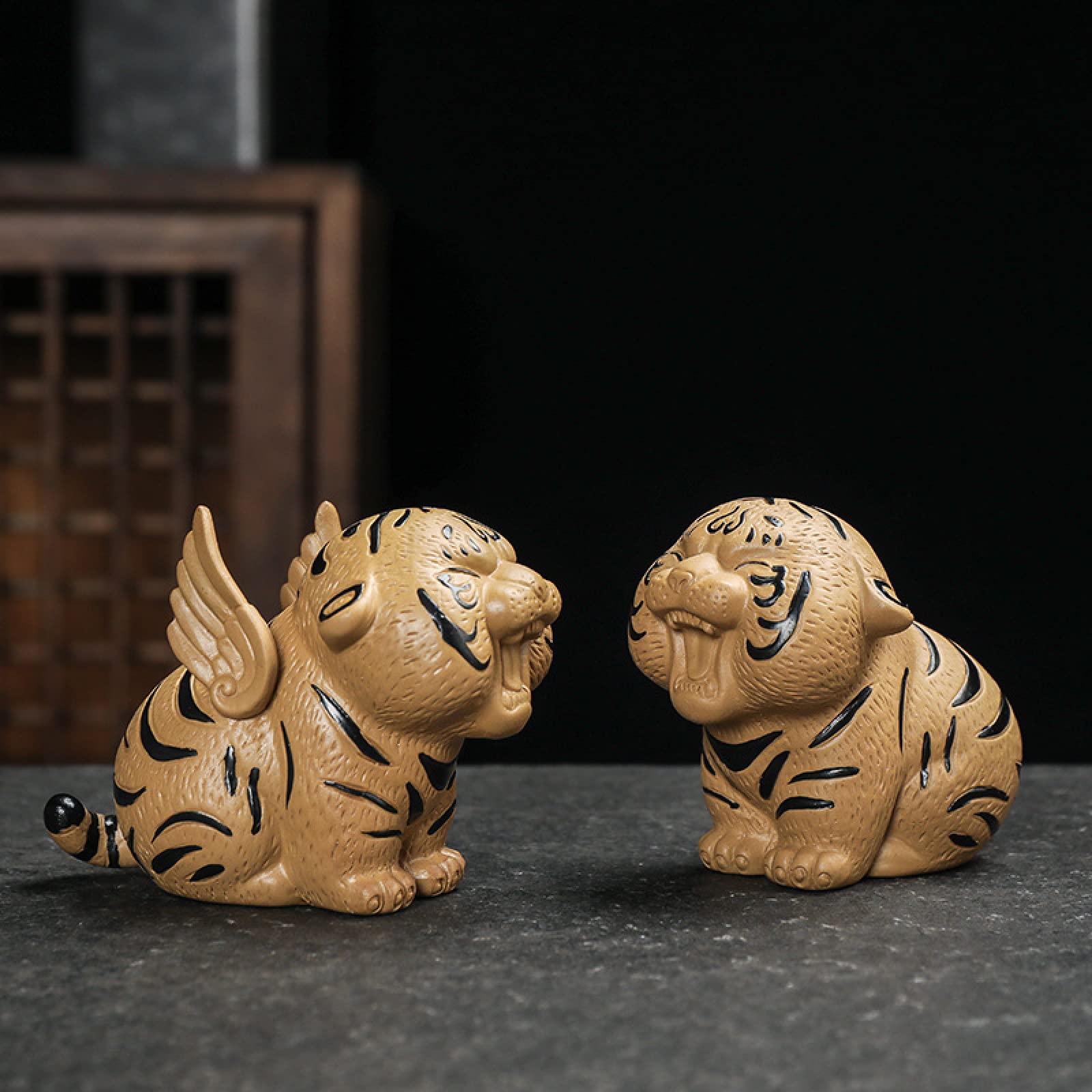 Amazon.co.jp: シンプルな彫刻 かわいい紫の粘土の虎の置物手作りの