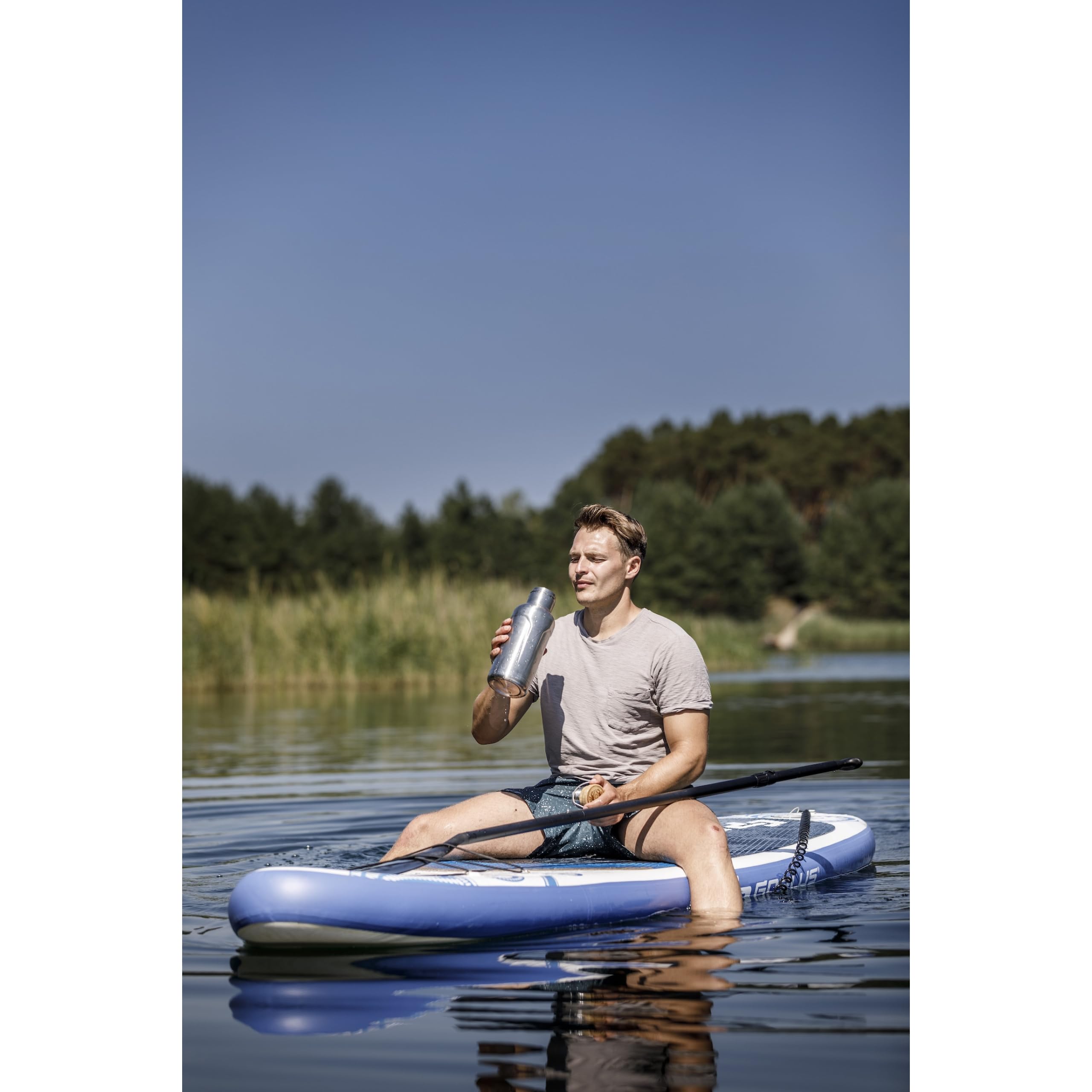 Petromax Isolierflasche 1,5L - Edelstahl Vakuumflasche für Outdoor & | BPA-freie Thermoskanne mit Bambusdeckel, hält 22h warm & 94h kalt, robuster Edelstahl für unterwegs, geschmacksneutral