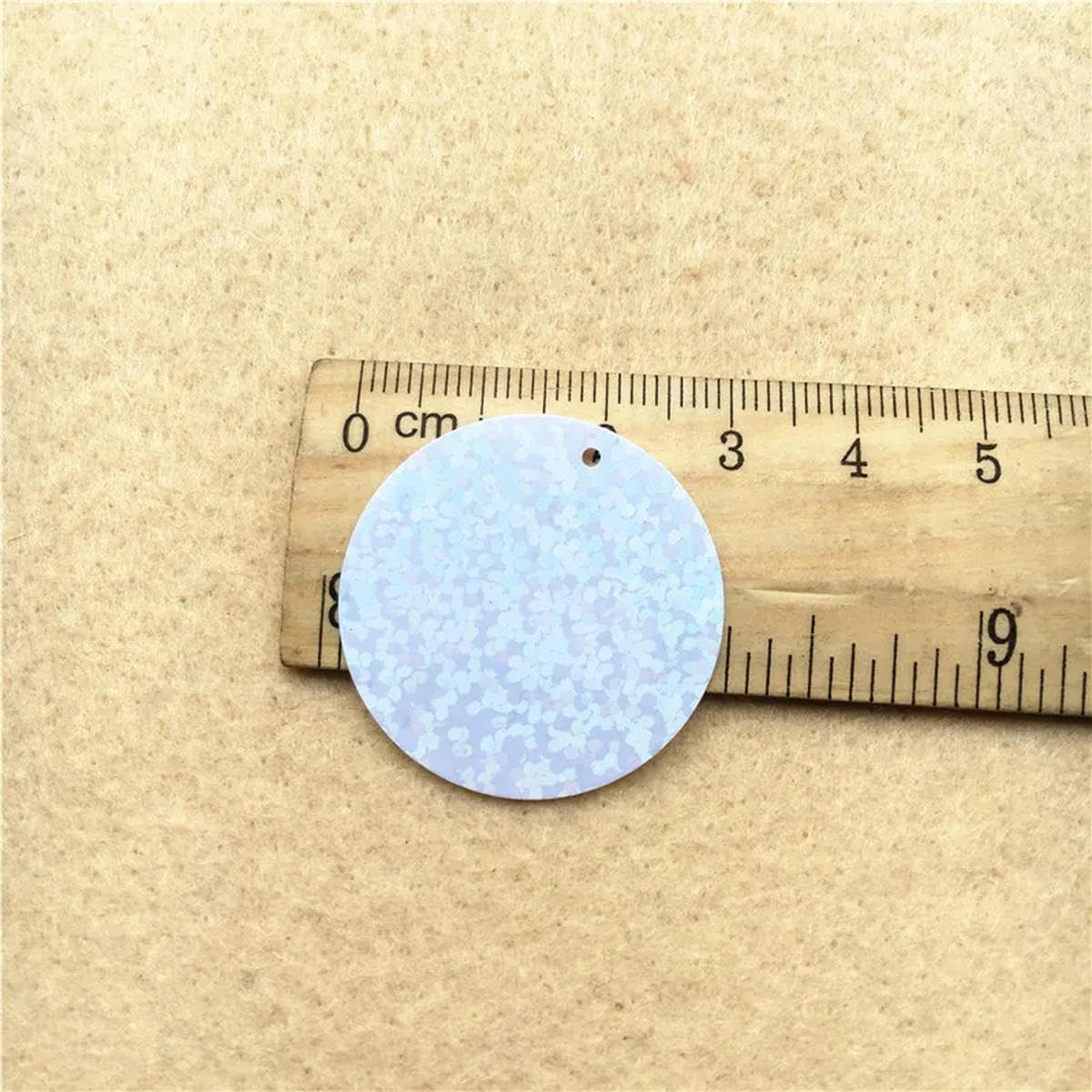 Cekiny do szycia, 100 szt. 3-5 cm białe okrągłe pierścienie z PVC w kształcie serca, materiał do szycia DIY z tkaniną (4 cm okrągły z 1 otworem)