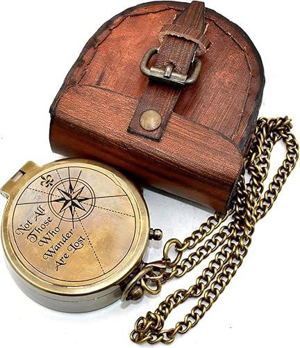 La brújula dorada para senderismo de mochileros, brújula de orientación con funda de transporte de cuero, cadena y eslogan grabado, brújula para