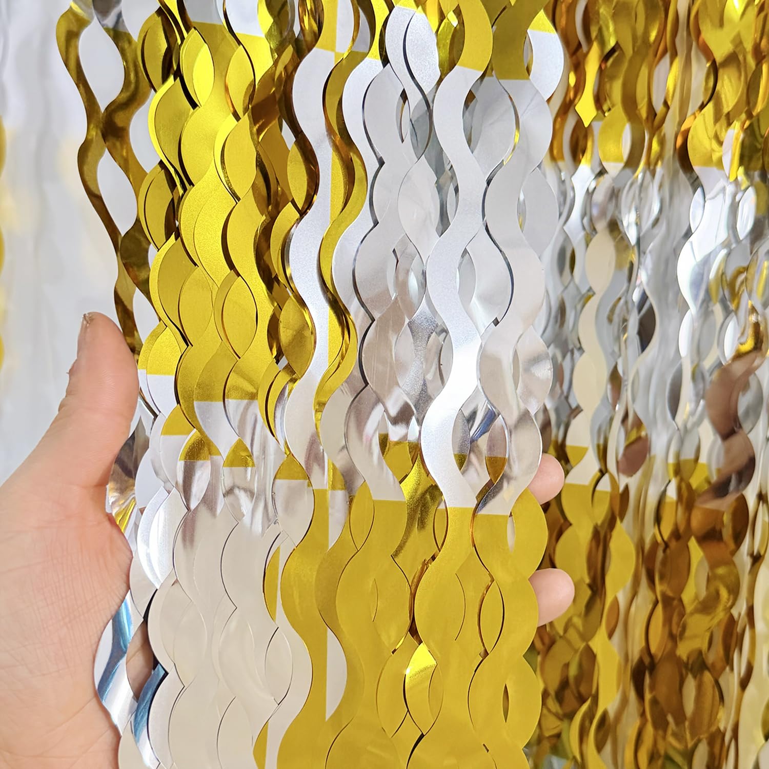 GOER Metallic Tinsel Foil Fringe Curtains Party Photo Backdrop Party Streamers for Birthday,Graduation,New Year Eve Decorations Wedding Decor (1 Pack,Gold&amp;Silver)