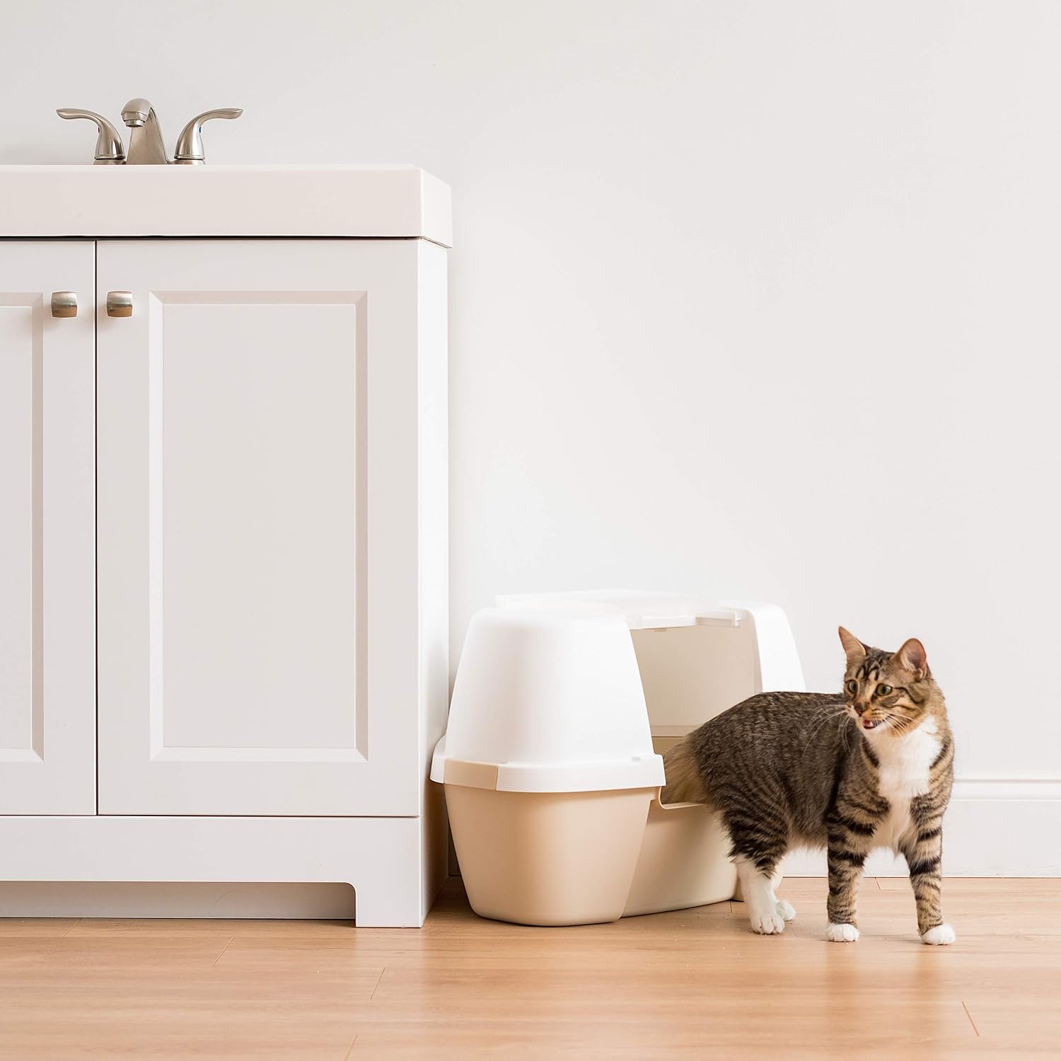 IRIS USA Corner Cat Litter Box, Hooded Litter Box with Scoop, Large, Almond