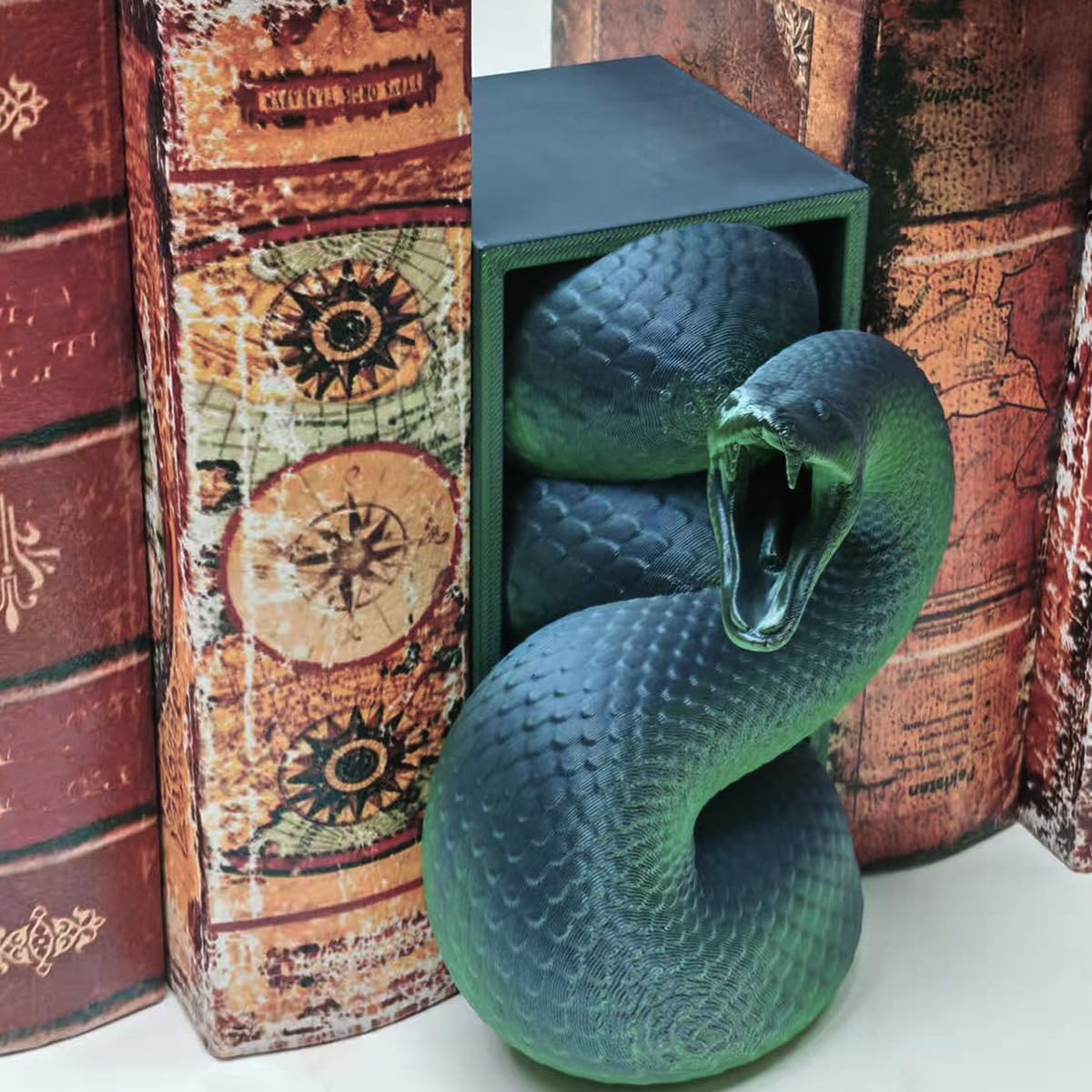 3D Printed Snake Head Decor - Unique Bookshelf Sculpture for Home, Office, and Reptile Theme Enthusiasts (Blended Green Gradient)