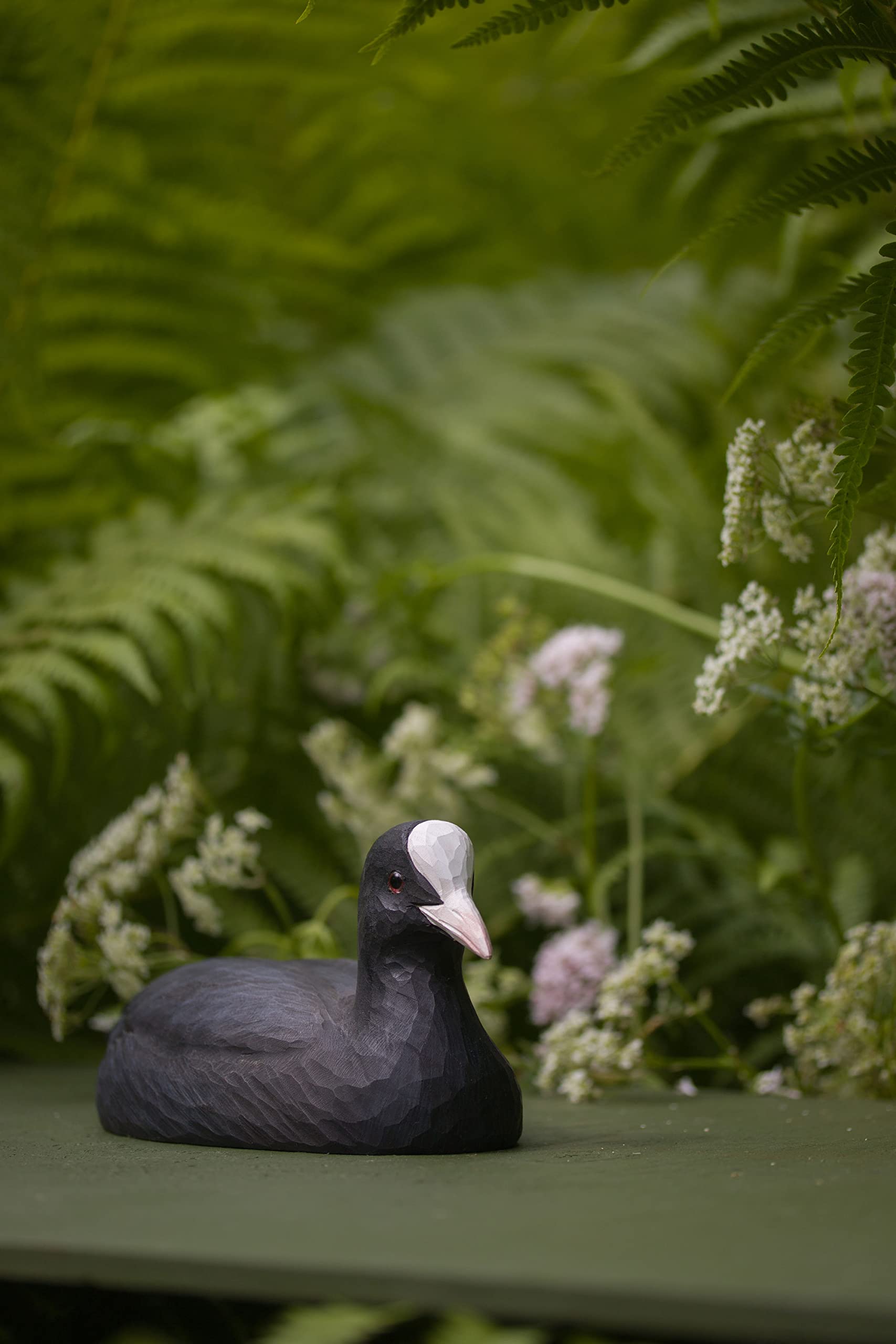 WILDLIFEGARDEN Wildlife Garden WG4473 DecoBird Bläßhuhn - Handgeschnitzter Dekorative Vogel aus Holz - Große Europäische Vögel