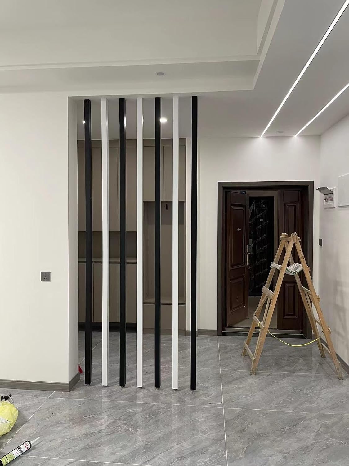 Space Divider Post/ Divisores De Habitacion for Office - Alcove Studio/ Pets/ Kids Bedroom Wall Partition Decor, Black White Wooden Room Divier Freestanding Retractable, Tall 7.8ft/ 7.5ft/ 7.3ft/ 7ft