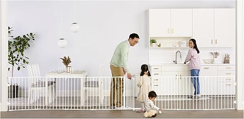 Regalo Safety 192" Super Wide Baby Gate & Play Yard — close-up of materials and construction quality