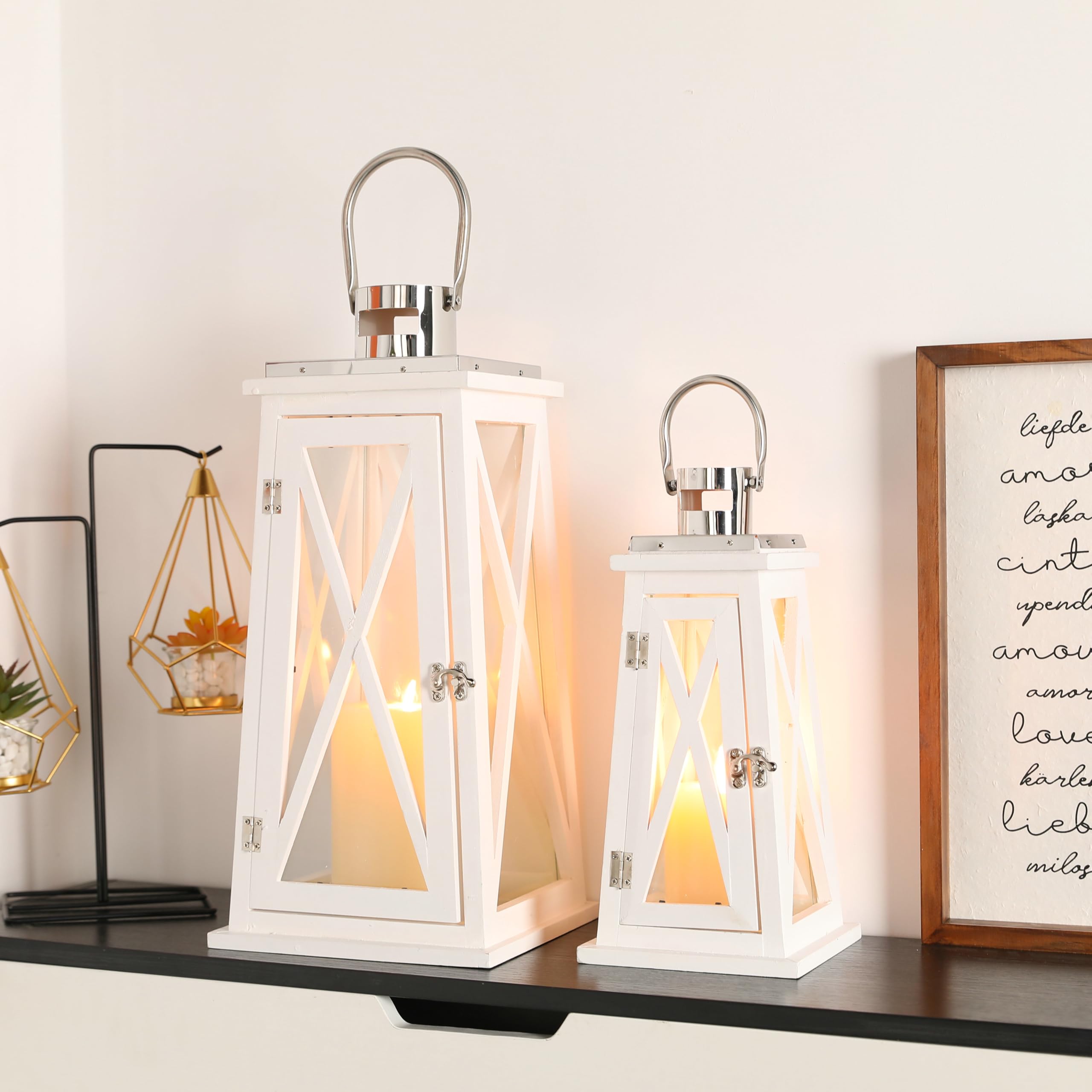 TRIROCKS 2 Stück Kerzen Laternen 55 cm & 40 cm Hoch Holz Weiß Kerzenhalter Vintage Kerzenständer mit Glas Silber Metallring Gartendeko Grablaterne Balkon Deko für Muttertag Hochzeit